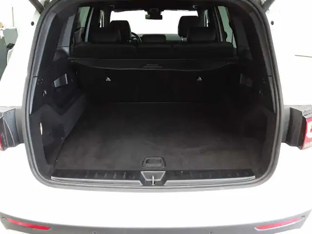 Mercedes-Benz GLB view 15