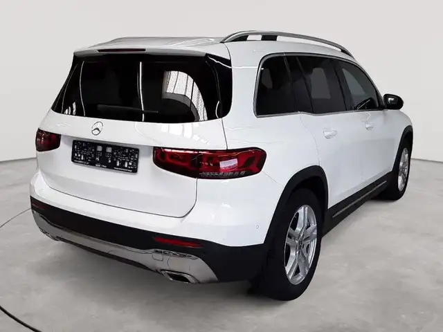 Mercedes-Benz GLB view 4