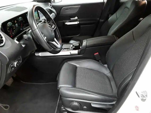 Mercedes-Benz GLB view 7