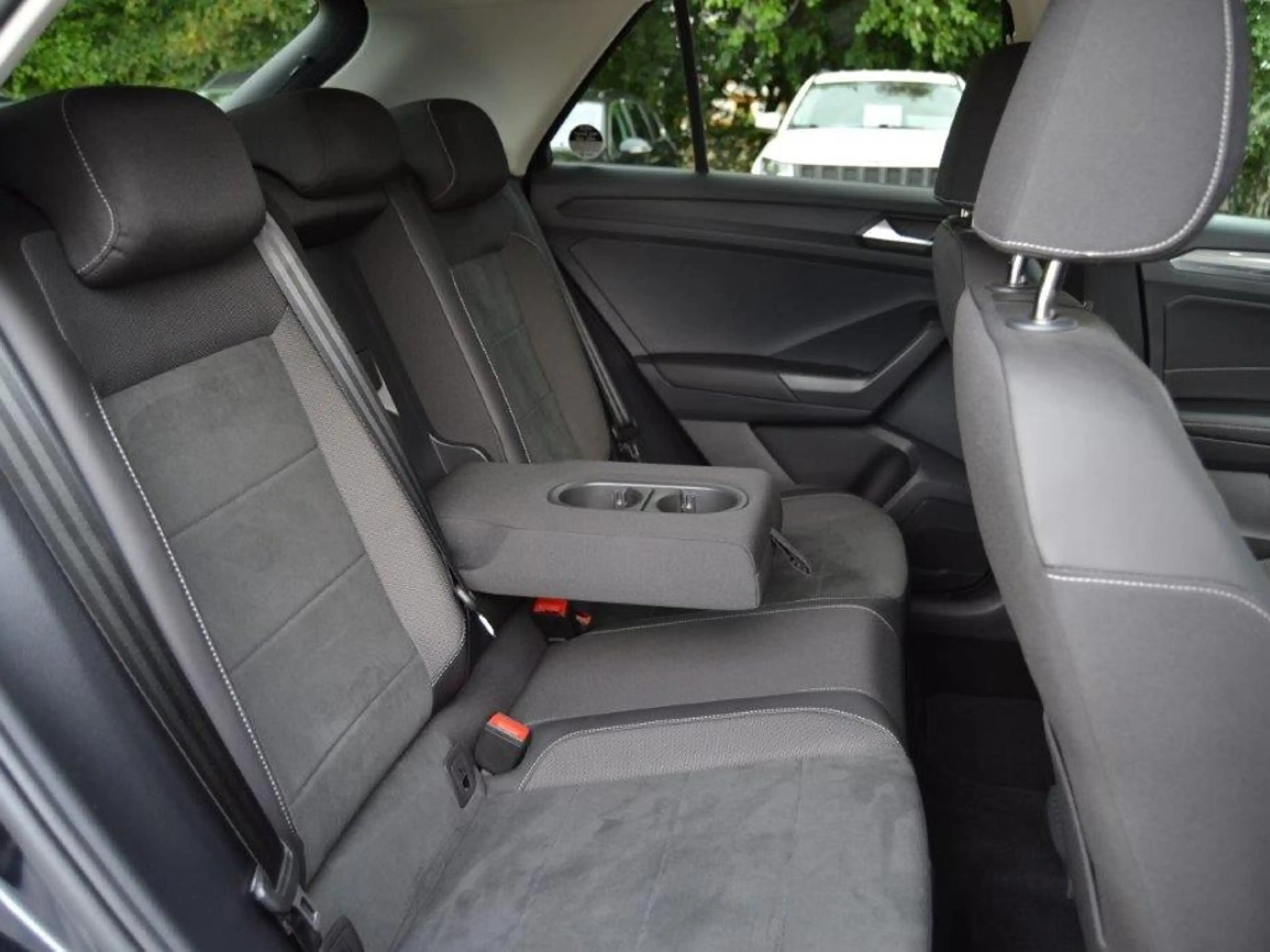 Volkswagen T-Roc 1.5 TSI DSG Facelift Style MATRIX/17-ZOLL/NAVI-PR — photo 10