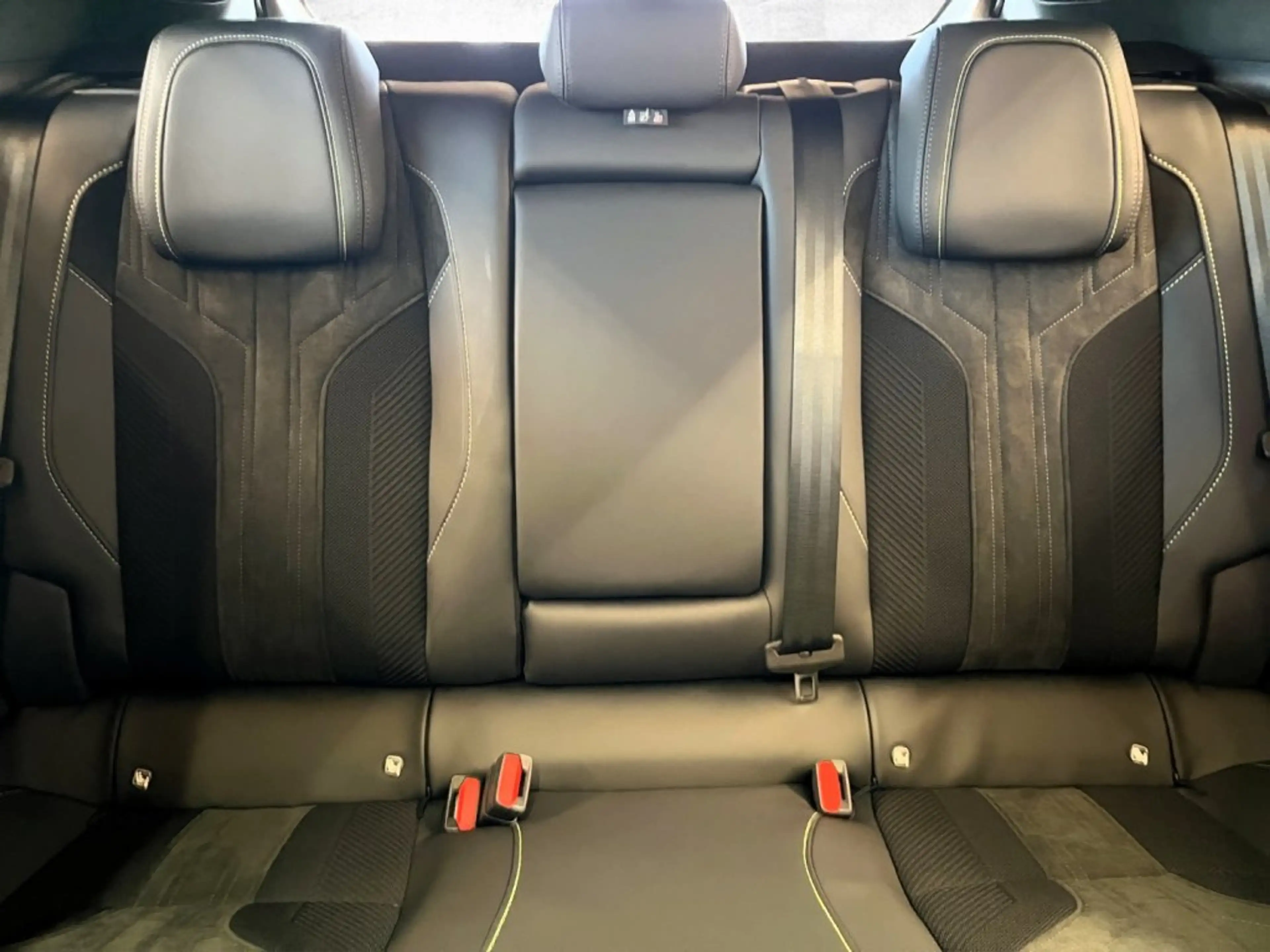 Peugeot 408 -e GT Elektro 210 PS 58 kWh — photo 13