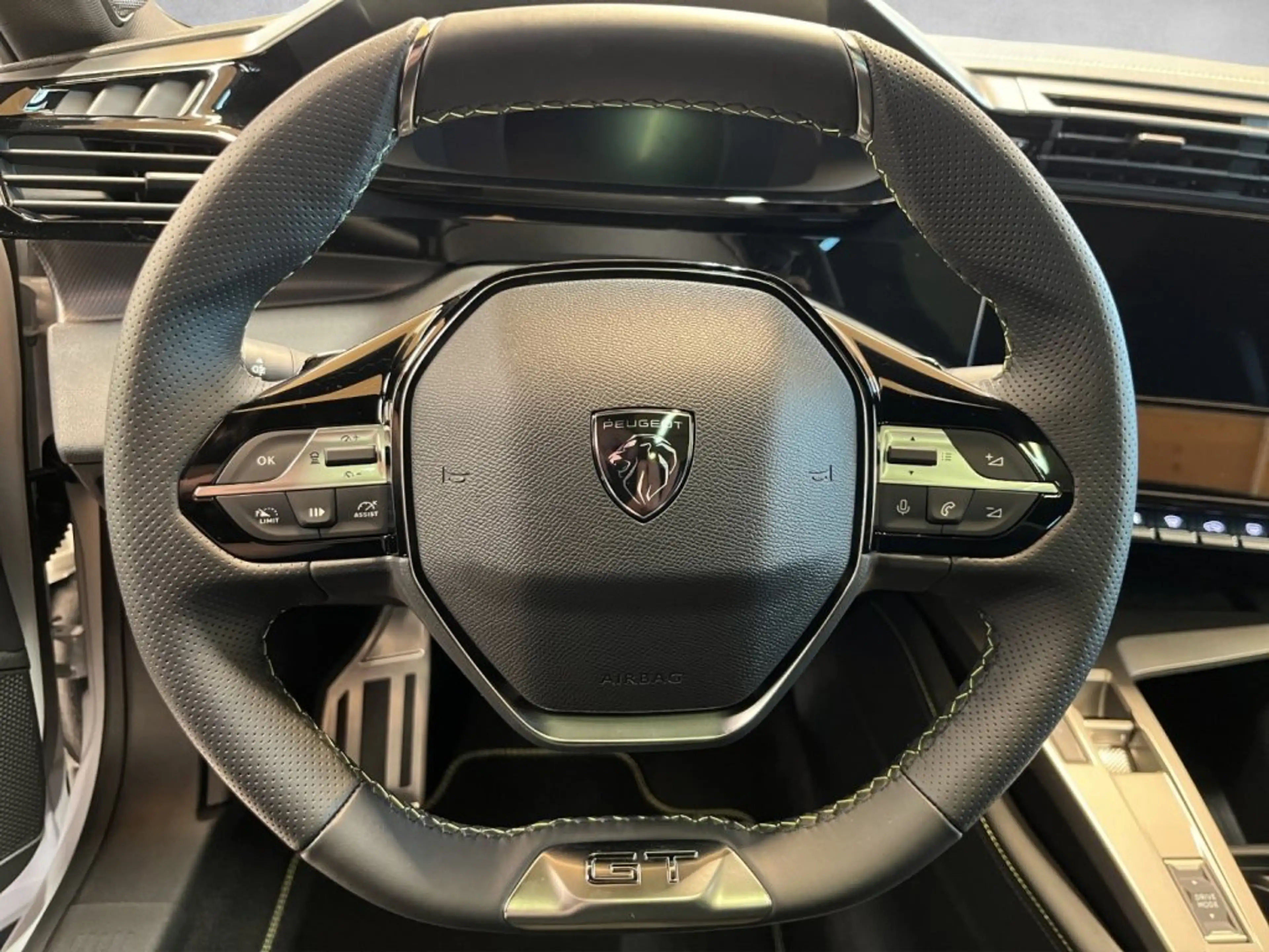 Peugeot 408 -e GT Elektro 210 PS 58 kWh — photo 10