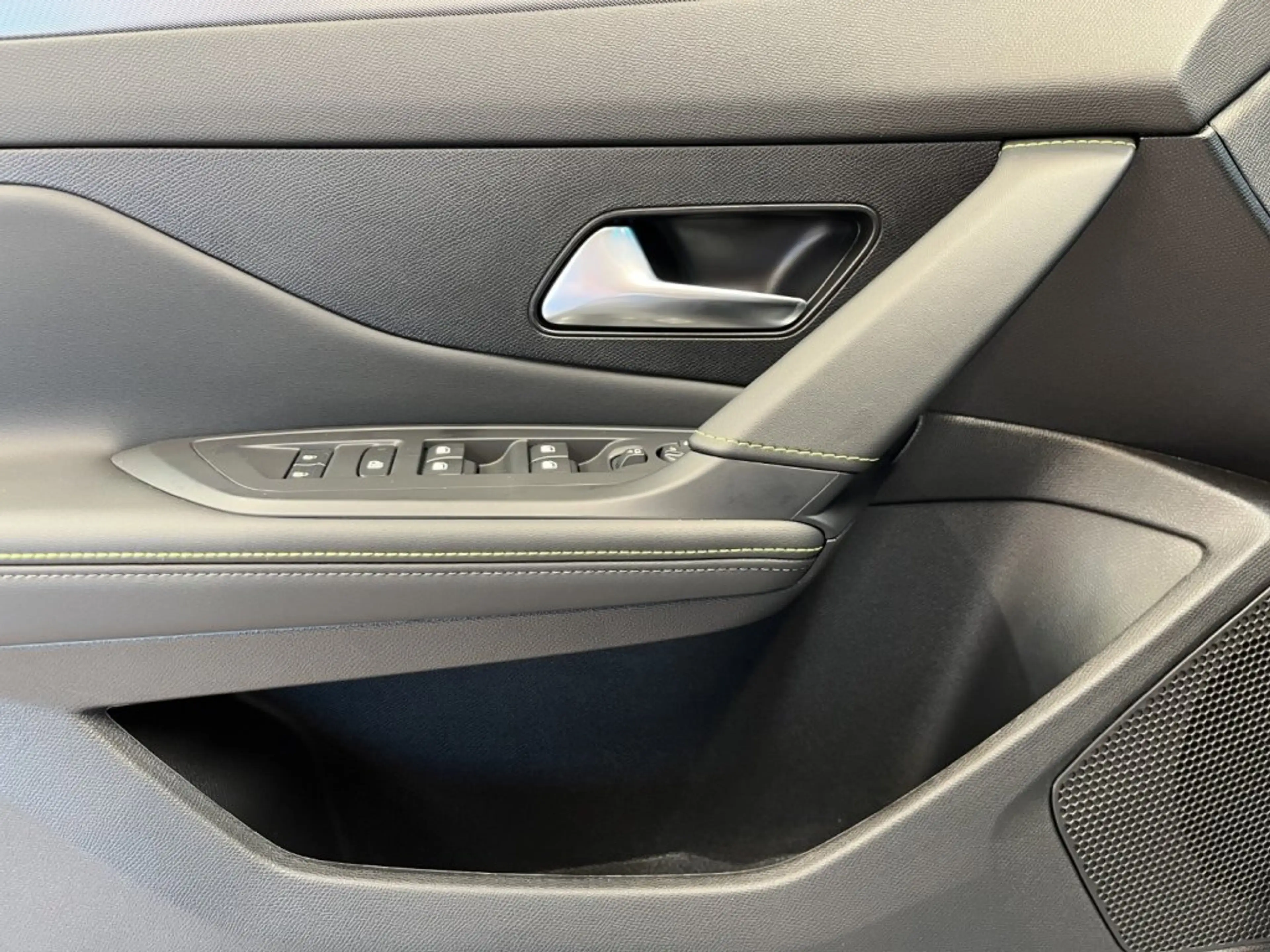 Peugeot 408 -e GT Elektro 210 PS 58 kWh — photo 12