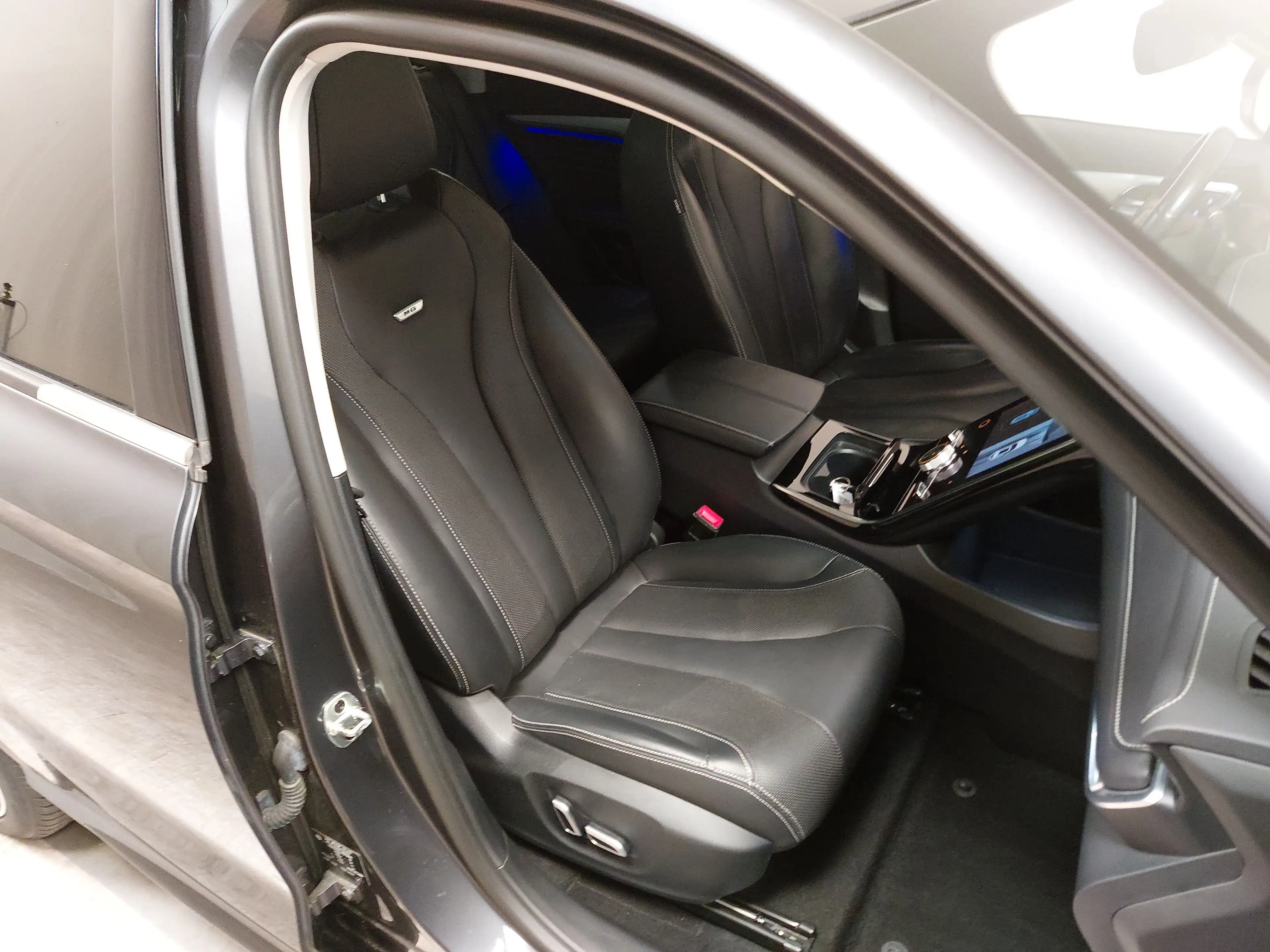 MG Marvel R Electric Luxury Navi LED Leder Pano — photo 10
