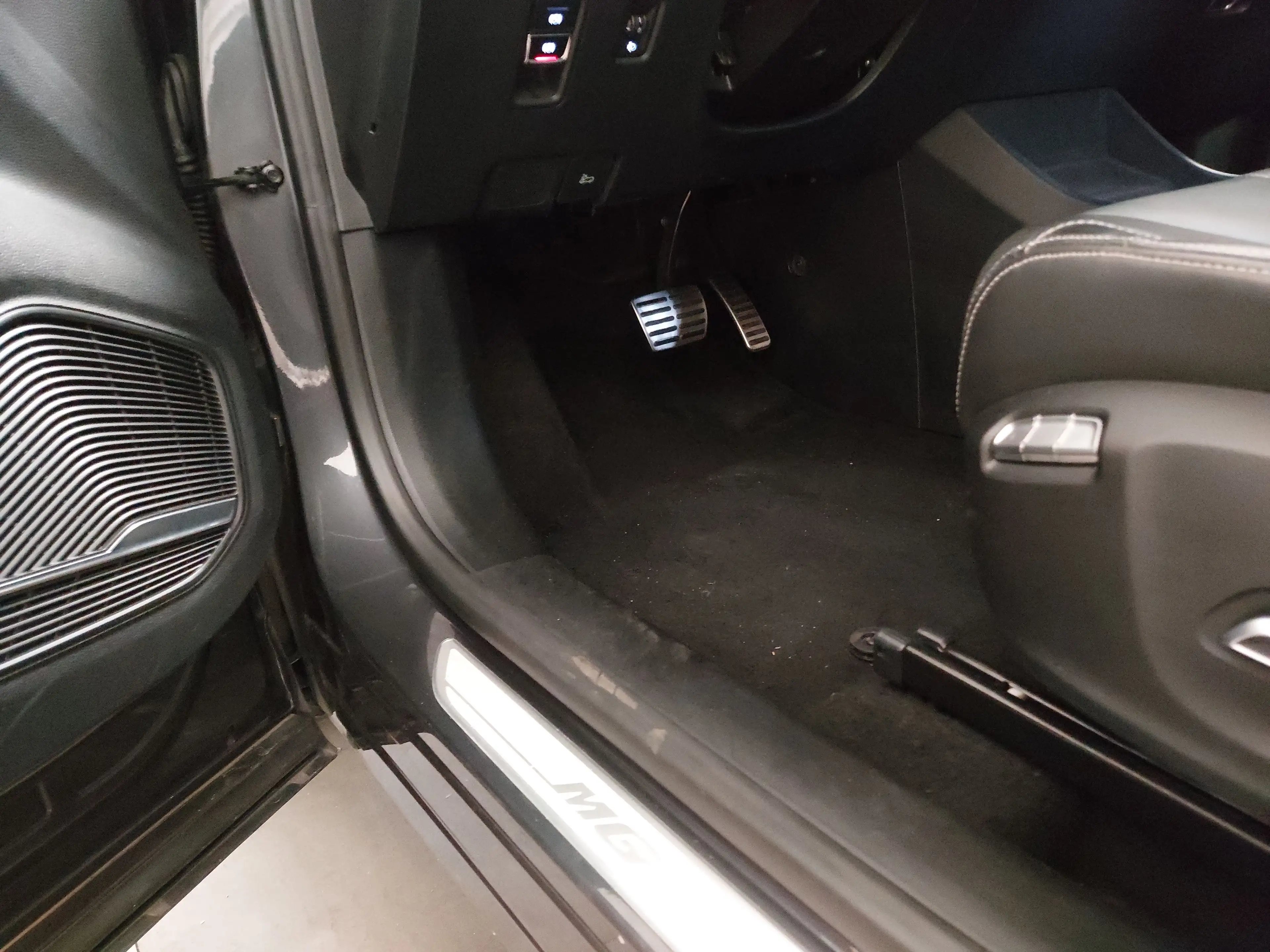 MG Marvel R Electric Luxury Navi LED Leder Pano — photo 7