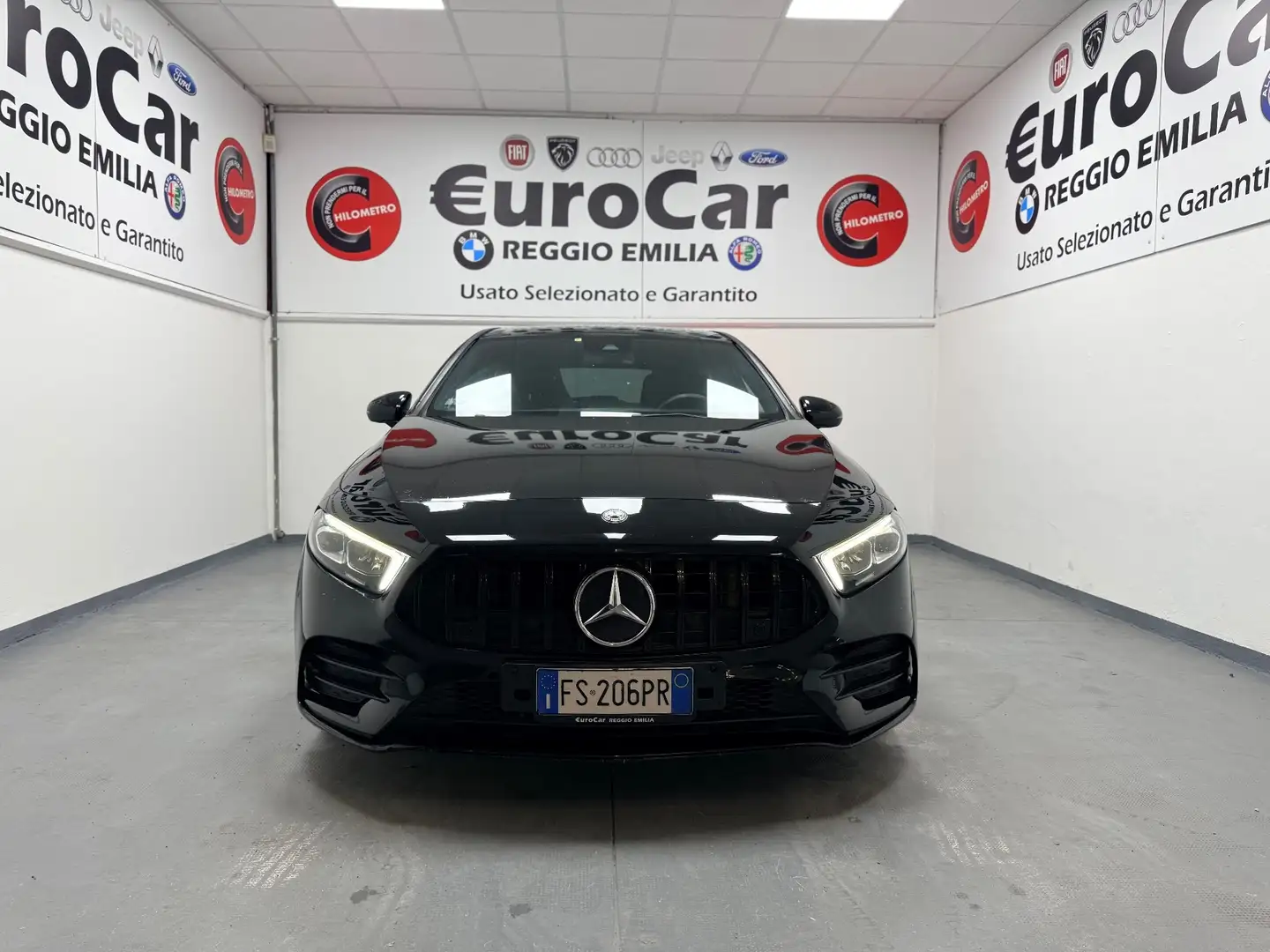 Mercedes-Benz A 180 A 180 d Automatic Premium AMG Schwarz - 2
