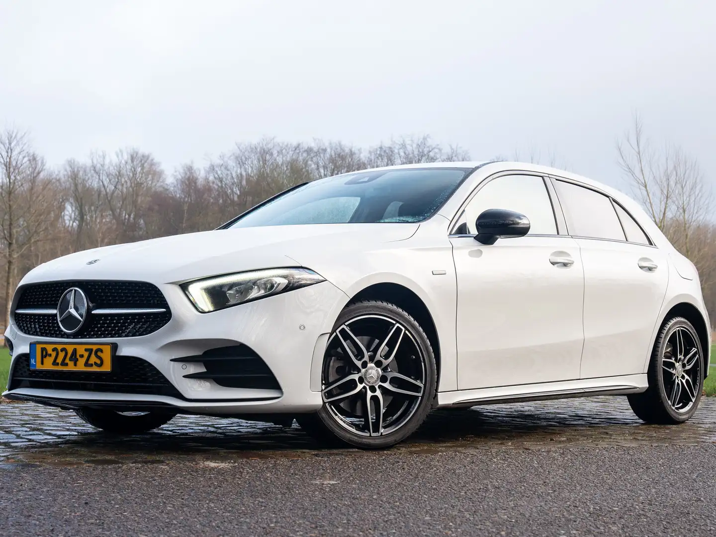 Mercedes-Benz A 250 250 e AMG Ultimate edition Wit - 2