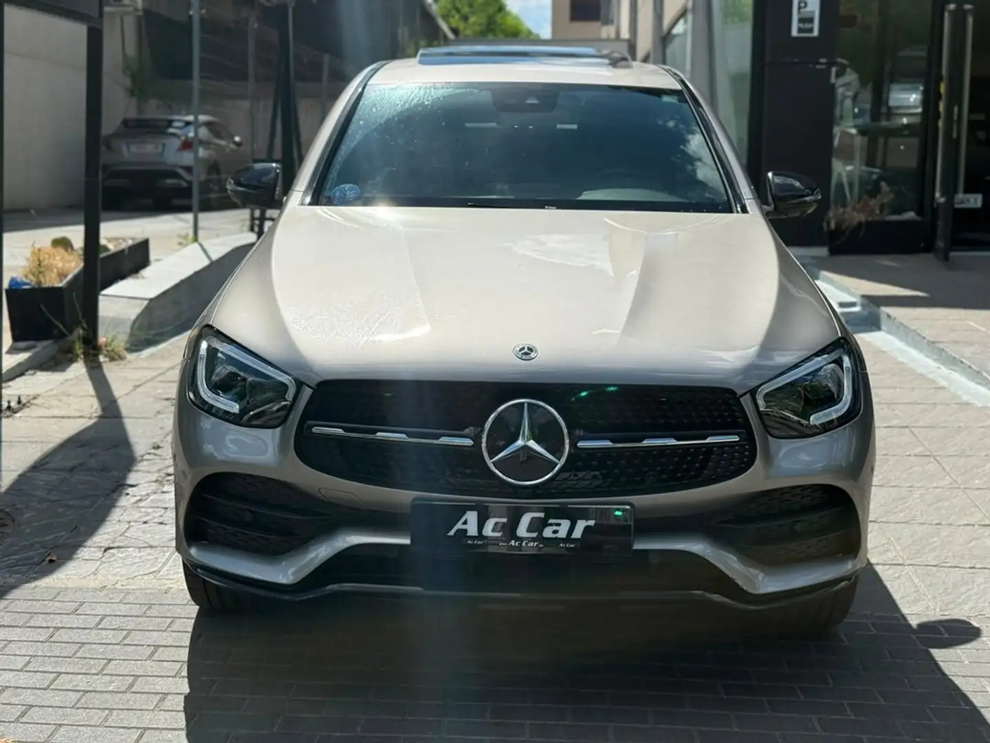 Mercedes-Benz GLC 300 300de 4Matic Gris - 2