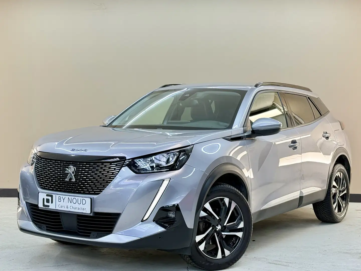 Peugeot 2008 1.2 PureTech Allure, 130Pk, 2020, Nieuwe distribut Grijs - 1