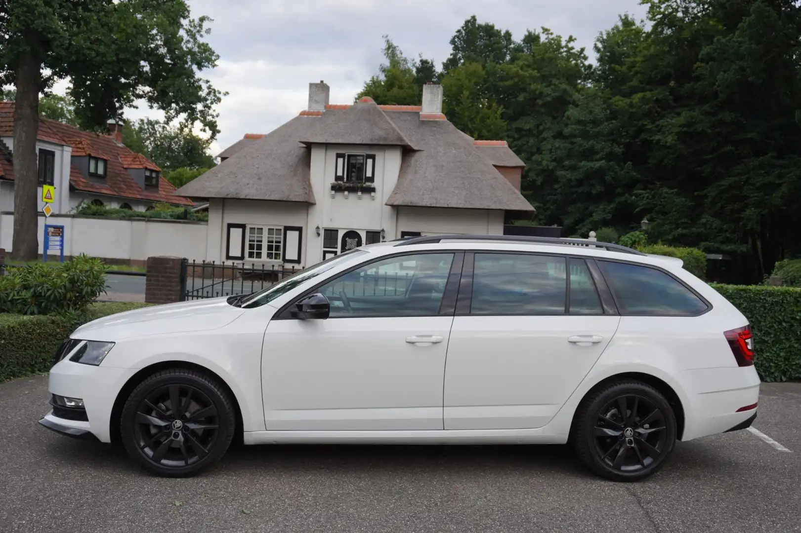 Skoda Octavia Combi 1.0 TSI Greentech Sport Business Blanc - 2