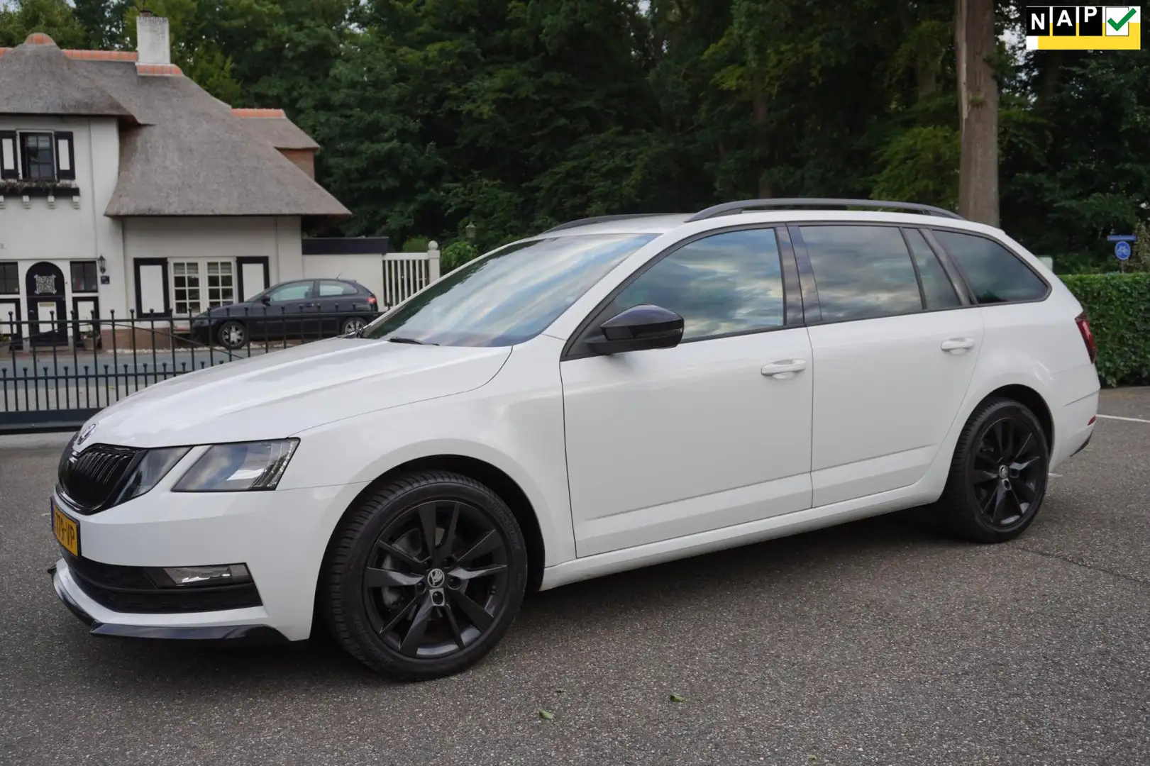 Skoda Octavia Combi 1.0 TSI Greentech Sport Business Blanc - 1