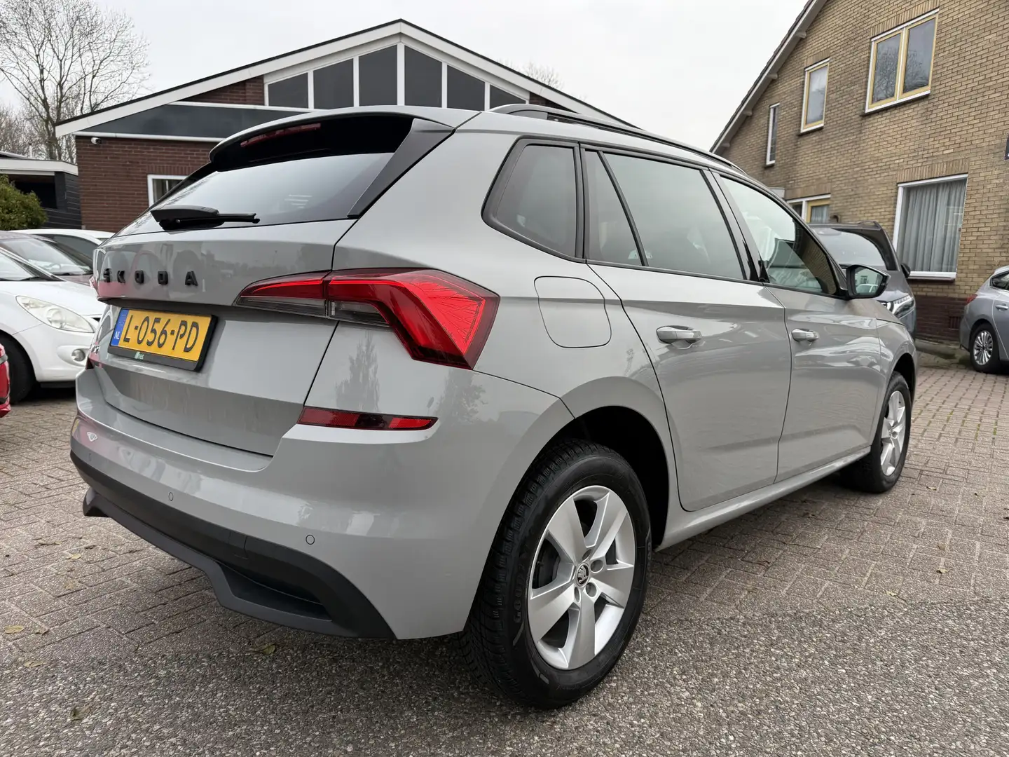 Skoda Kamiq 1.0 TSI Sport Business Panoramadak, Stoelverwarmin Gris - 2