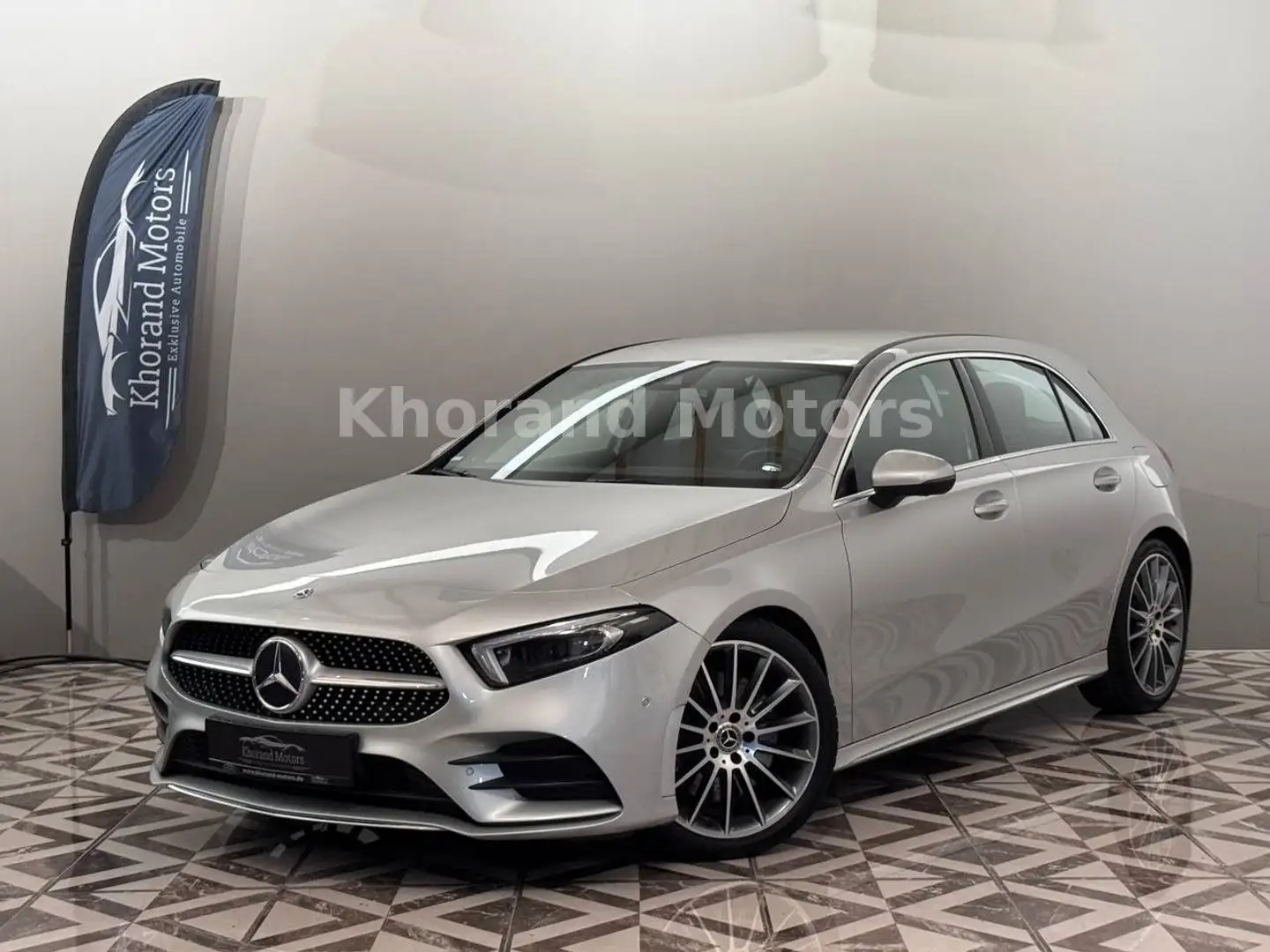 Mercedes-Benz A 250 AMG Line Sonderausstattung 360° Silber - 1