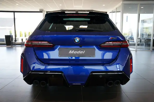 BMW M5 view 5