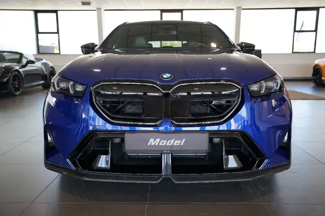 BMW M5 view 3