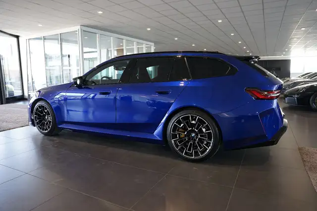 BMW M5 view 2