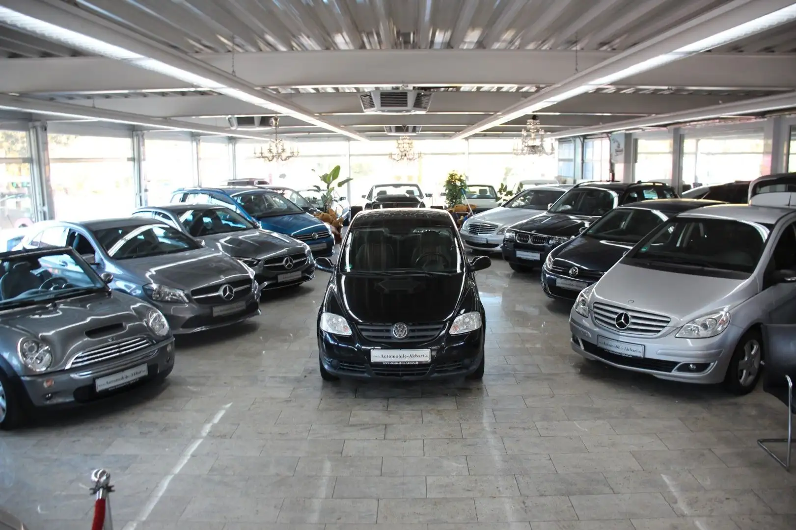 Volkswagen Fox Basis Schwarz - 1