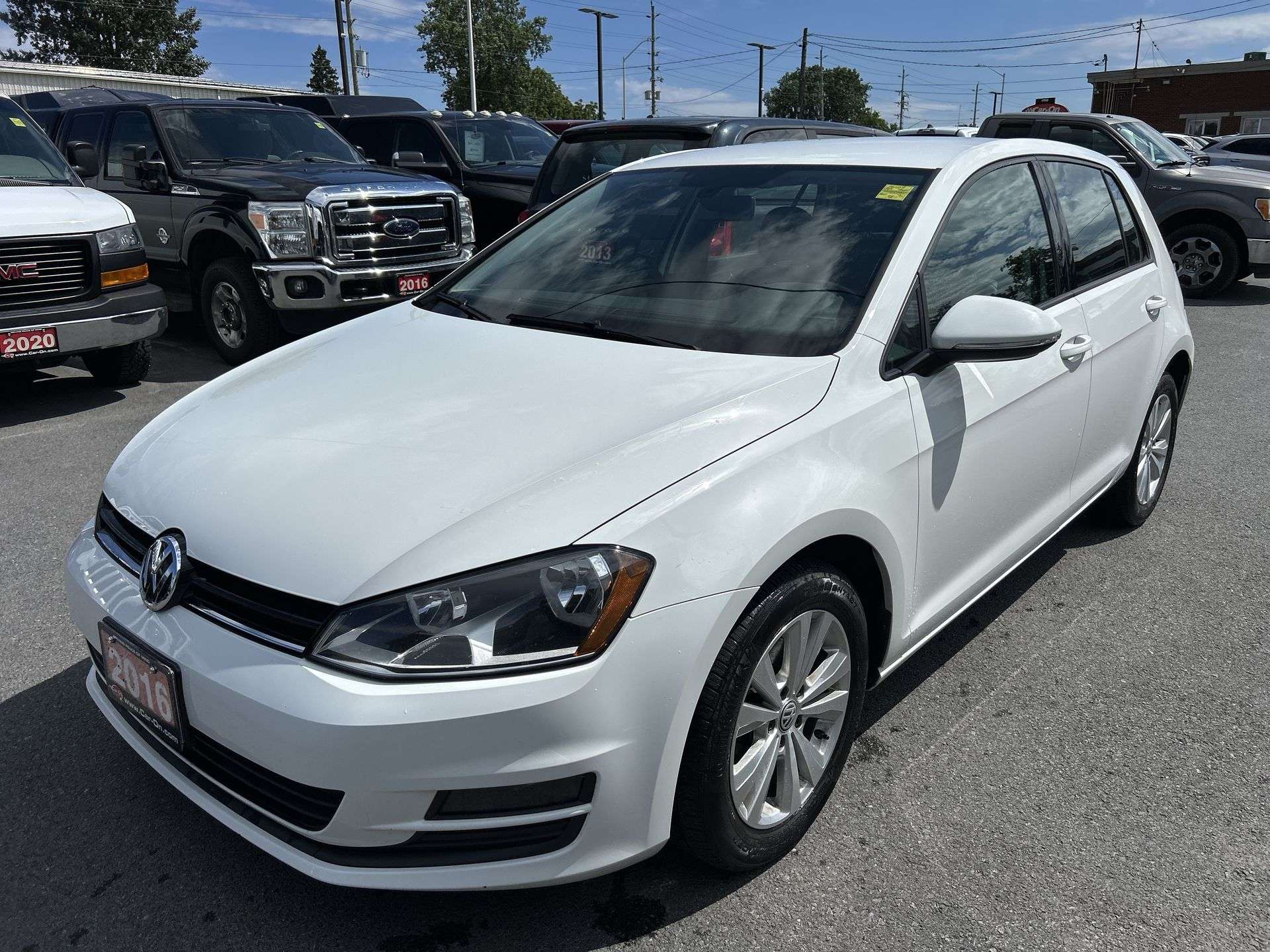 White 2016 Volkswagen Golf Hatchback  Automatic