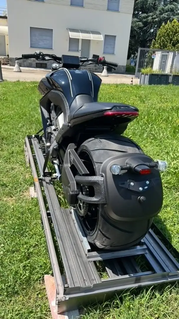 Benda LFC 700 Nero - 1