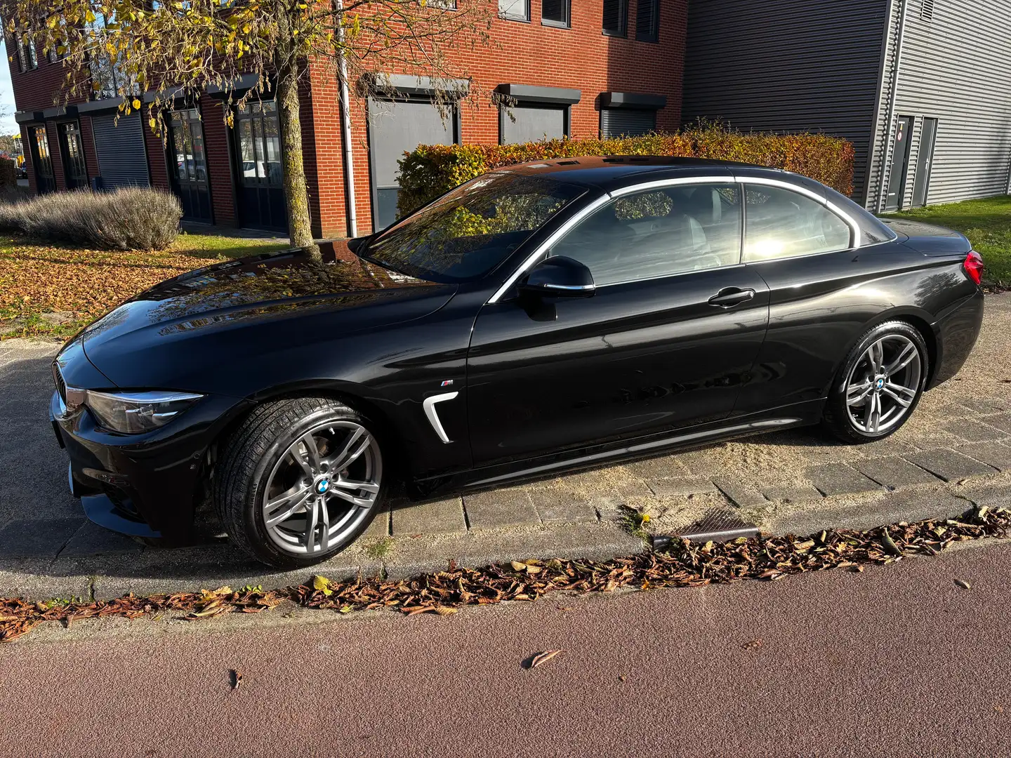BMW 420 BMW 4 serie Cabrio 420i M sport High Executive Aut Zwart - 1