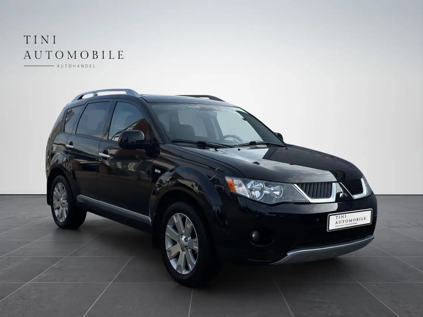Mitsubishi Outlander 2.4*Automatik*7-Sitzer*4x4*Tüv-Neu* Schwarz - 2