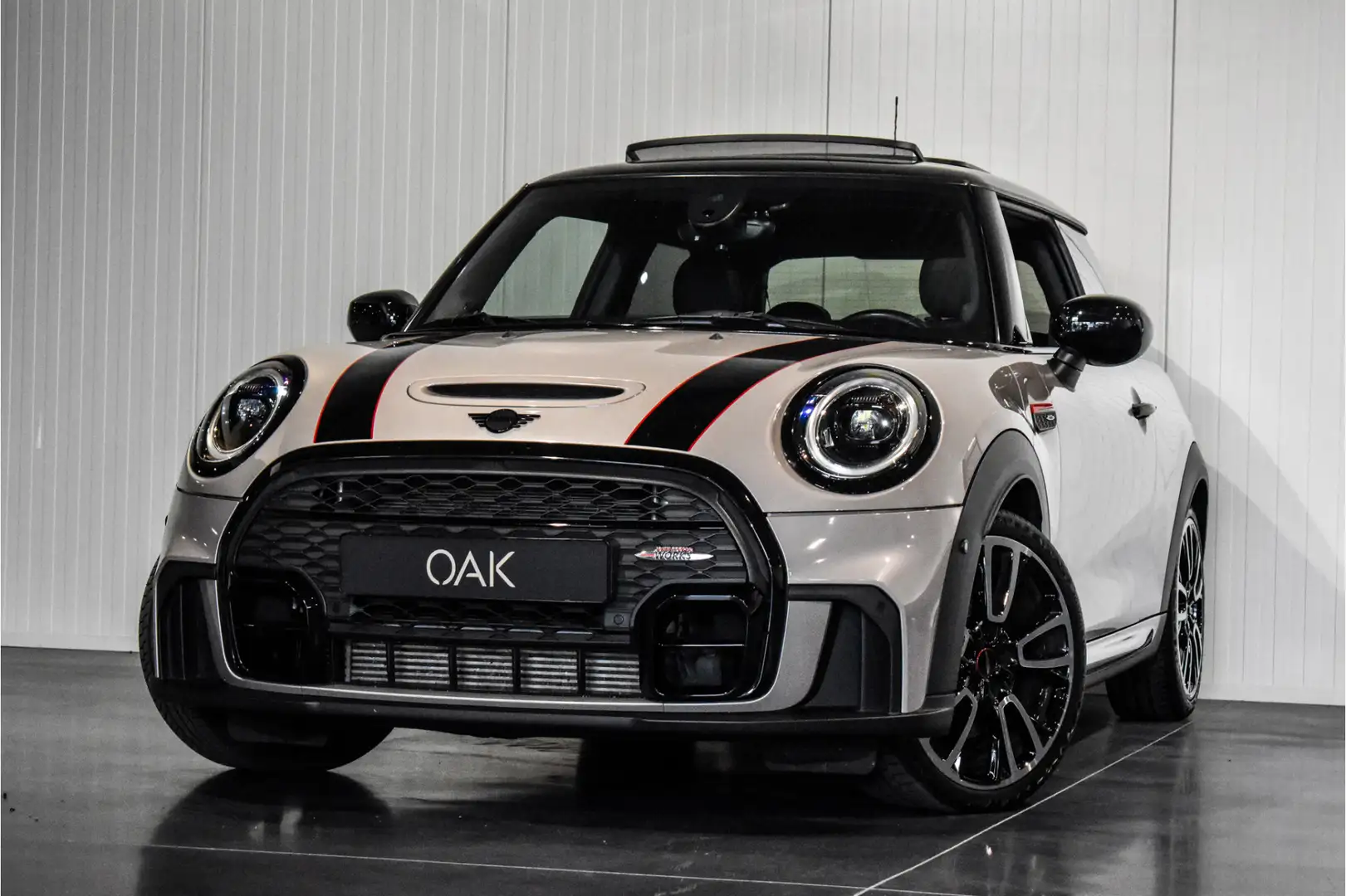 MINI Cooper S Mini 2.0 F1 Aut. | JCW-Trim | Navigatie | Panorama Grijs - 1