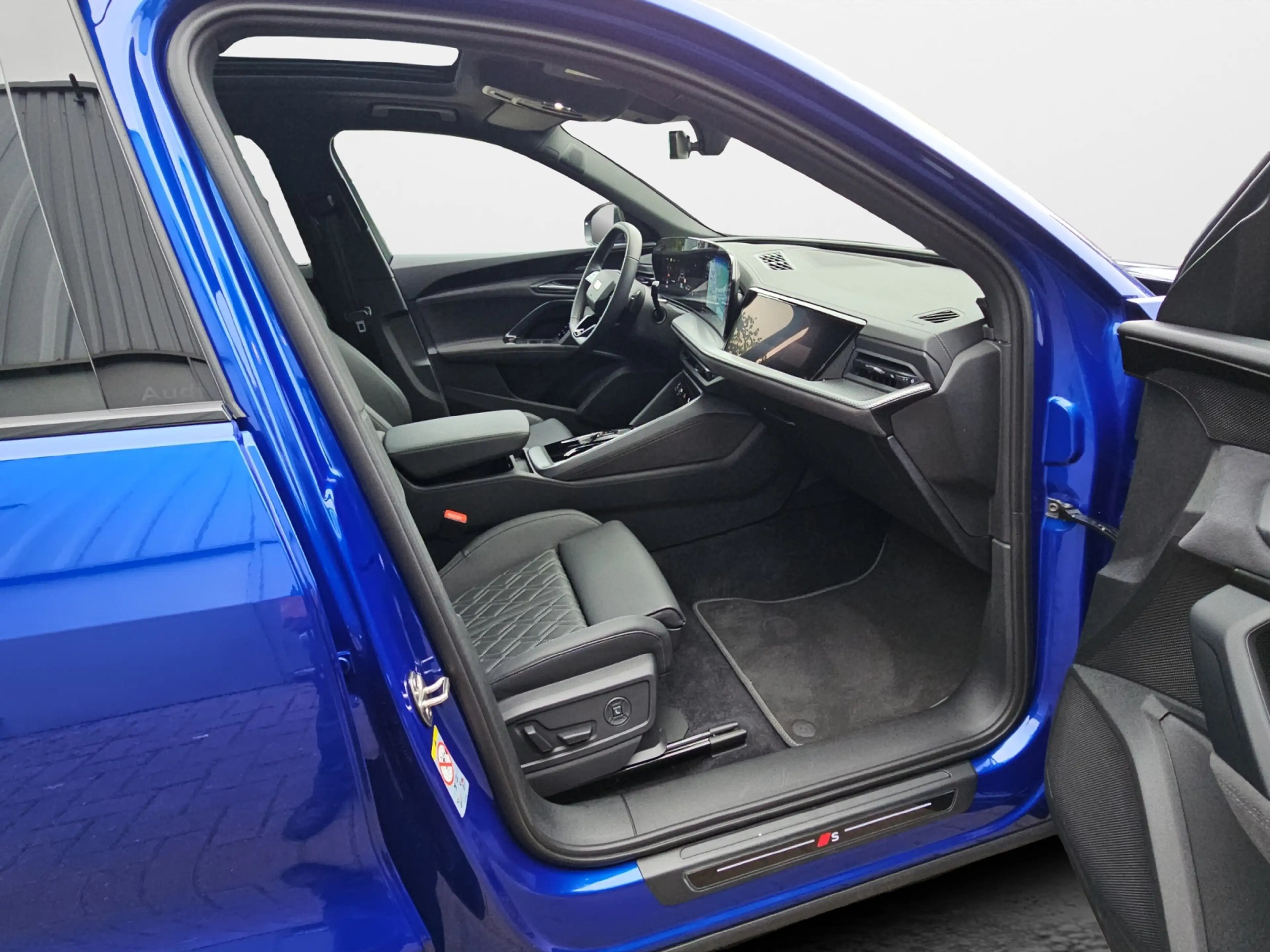 Audi SQ5 TFSI S tronic quattro — photo 13