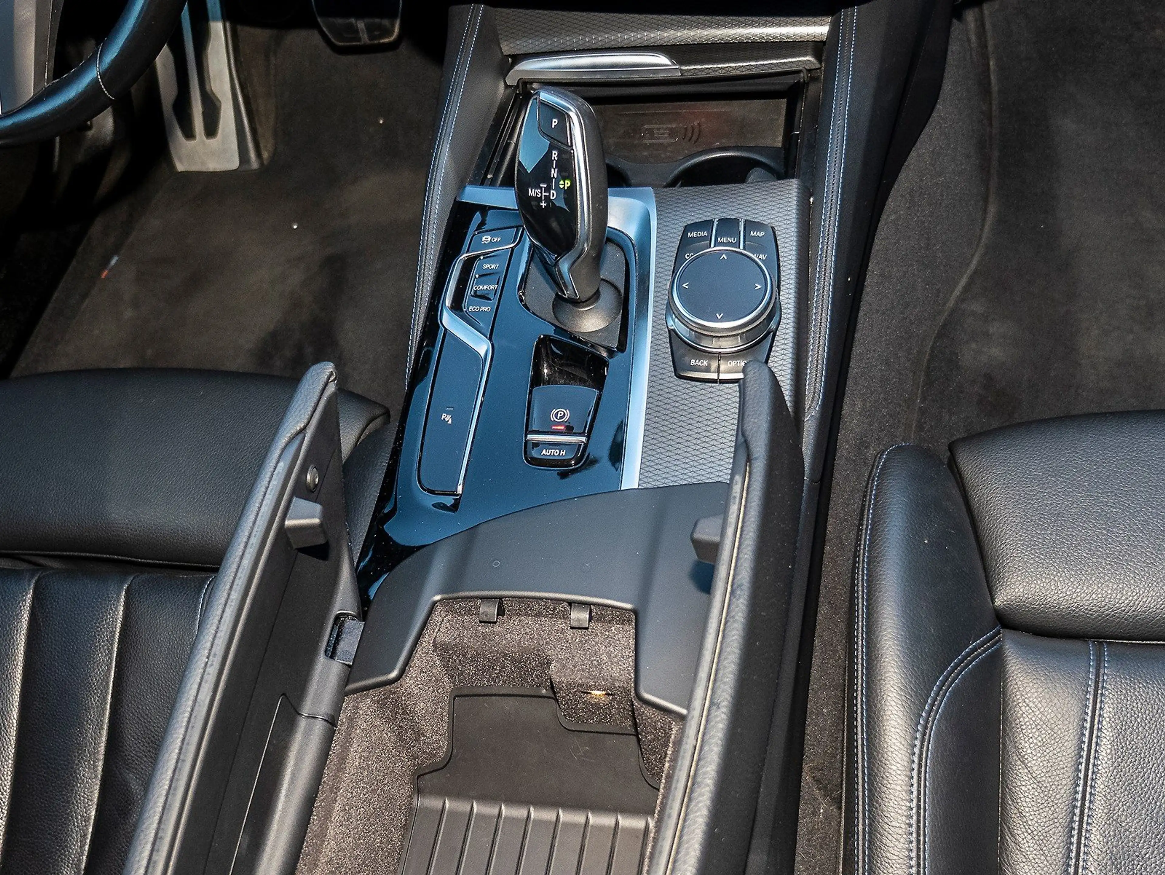 BMW 540 d xDrive Tour M Sportpaket Pro Standheiz ACC HUD 1 — photo 8