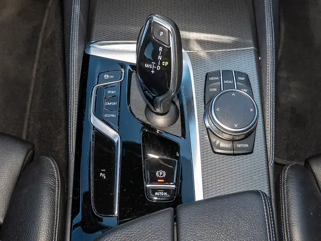 BMW 5 Series view 9