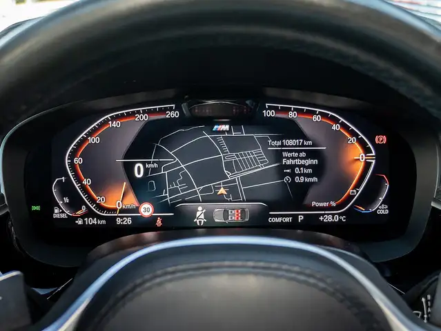 BMW 5 Series view 11
