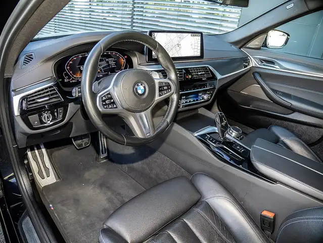 BMW 5 Series view 3
