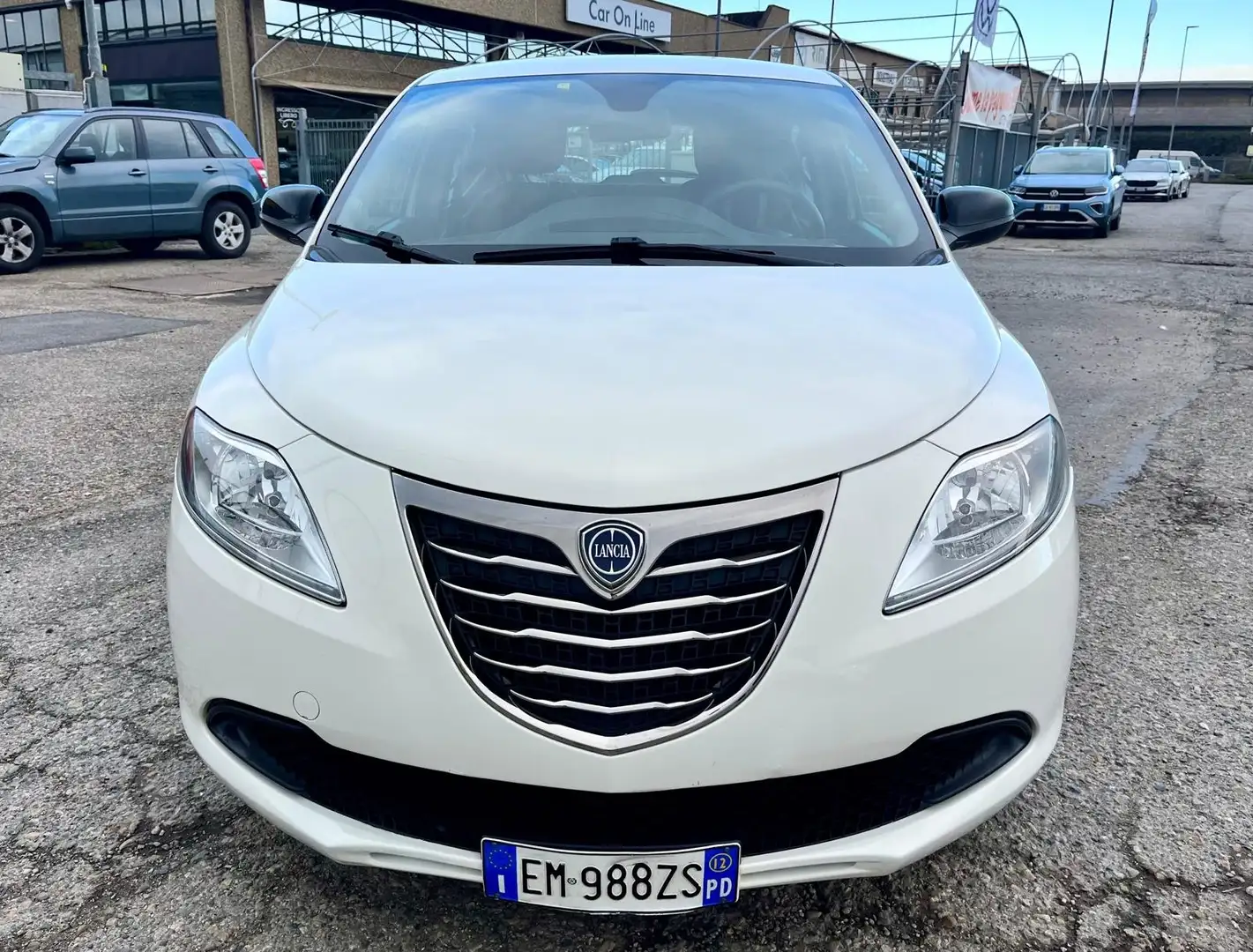 Lancia Ypsilon 1.2 Gold 69cv Blanc - 2