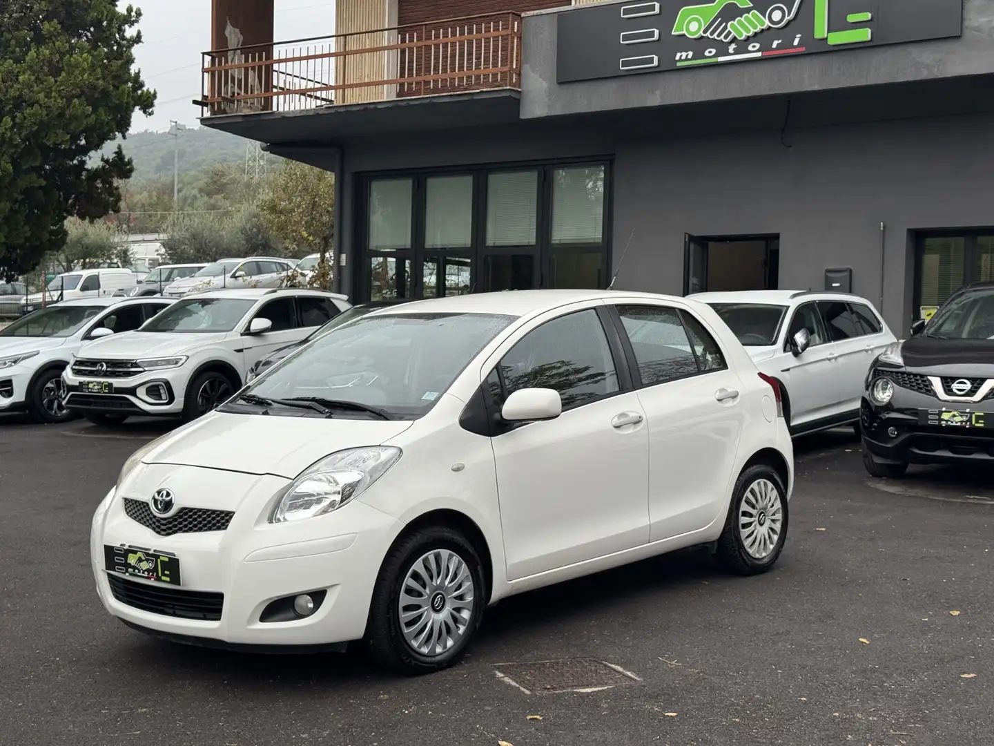 Toyota Yaris 5p 1.0 Bianco - 1