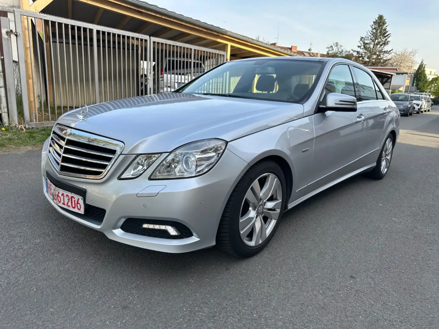 Mercedes-Benz E 200 Klasse Lim. E 200*panor*steuerkette neu*autom*hu Zilver - 1