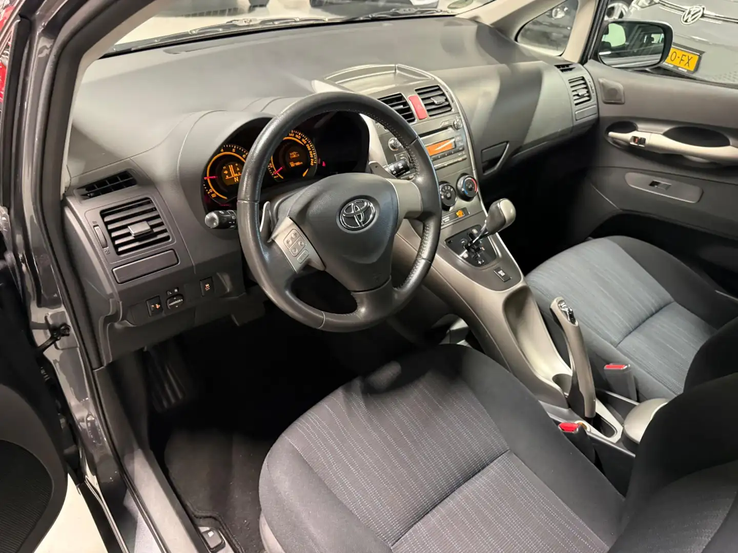 Toyota Auris 1.6-16V Sol Automaat| Airco|New apk! Grau - 2
