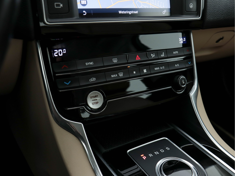 Jaguar XE 2.0 D Portfolio (INCL-BTW) Aut. *LEATHER | NAVI-FU — photo 13