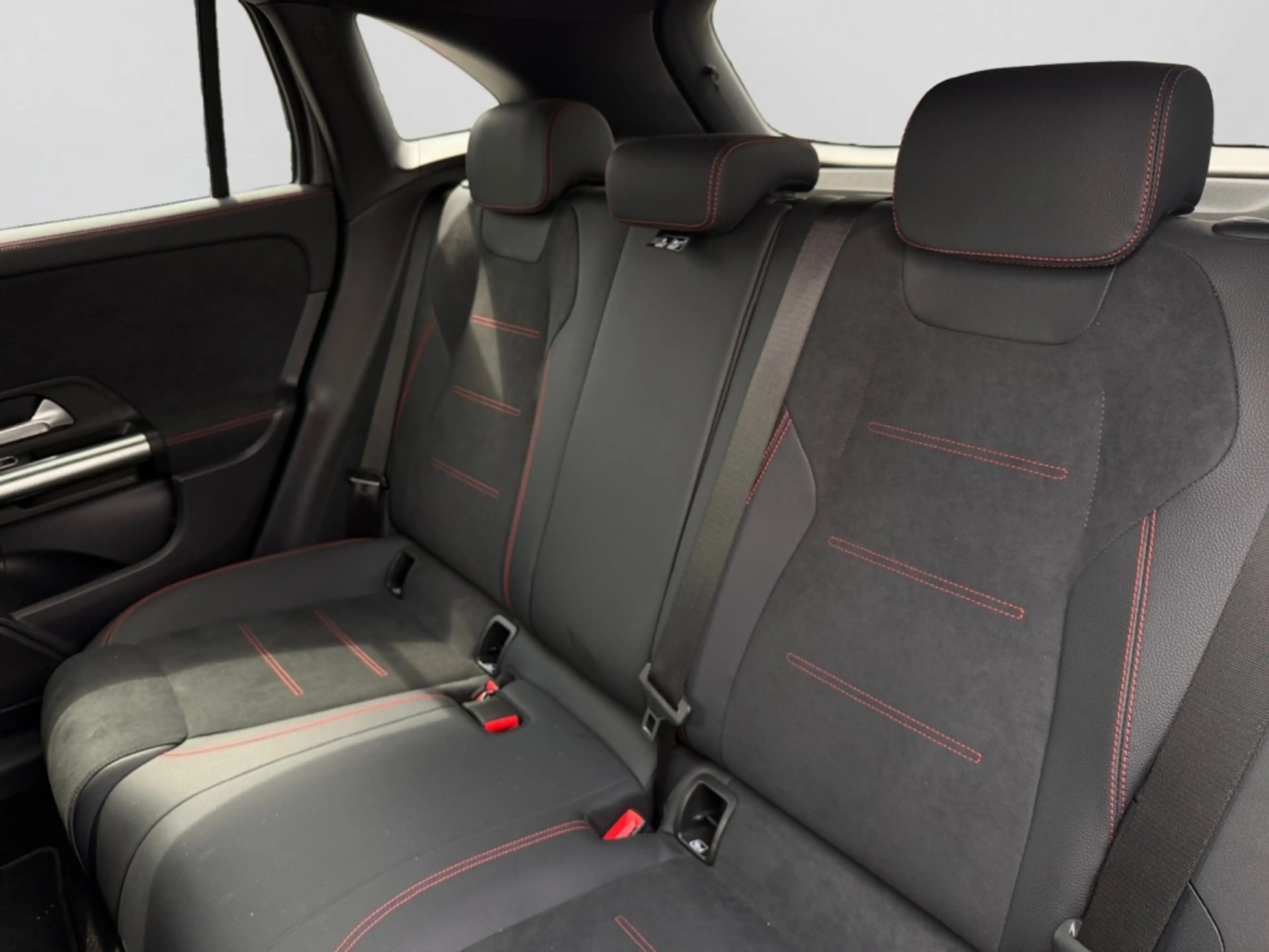 Mercedes-Benz GLA 200 d 4M AMG|MEMORY|MBUX|SHZ|TEMP|KAM|LED — photo 10