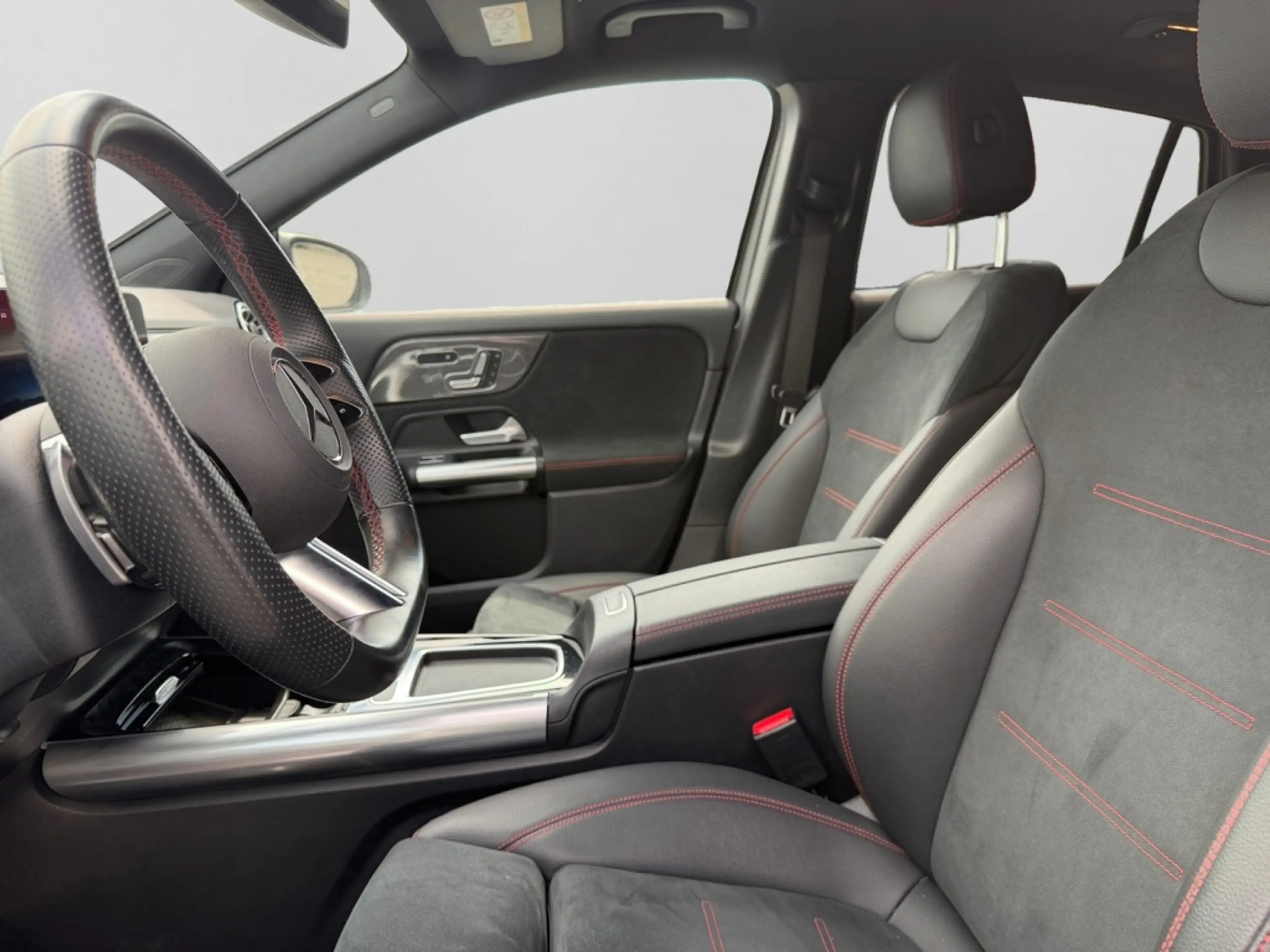 Mercedes-Benz GLA 200 d 4M AMG|MEMORY|MBUX|SHZ|TEMP|KAM|LED — photo 6