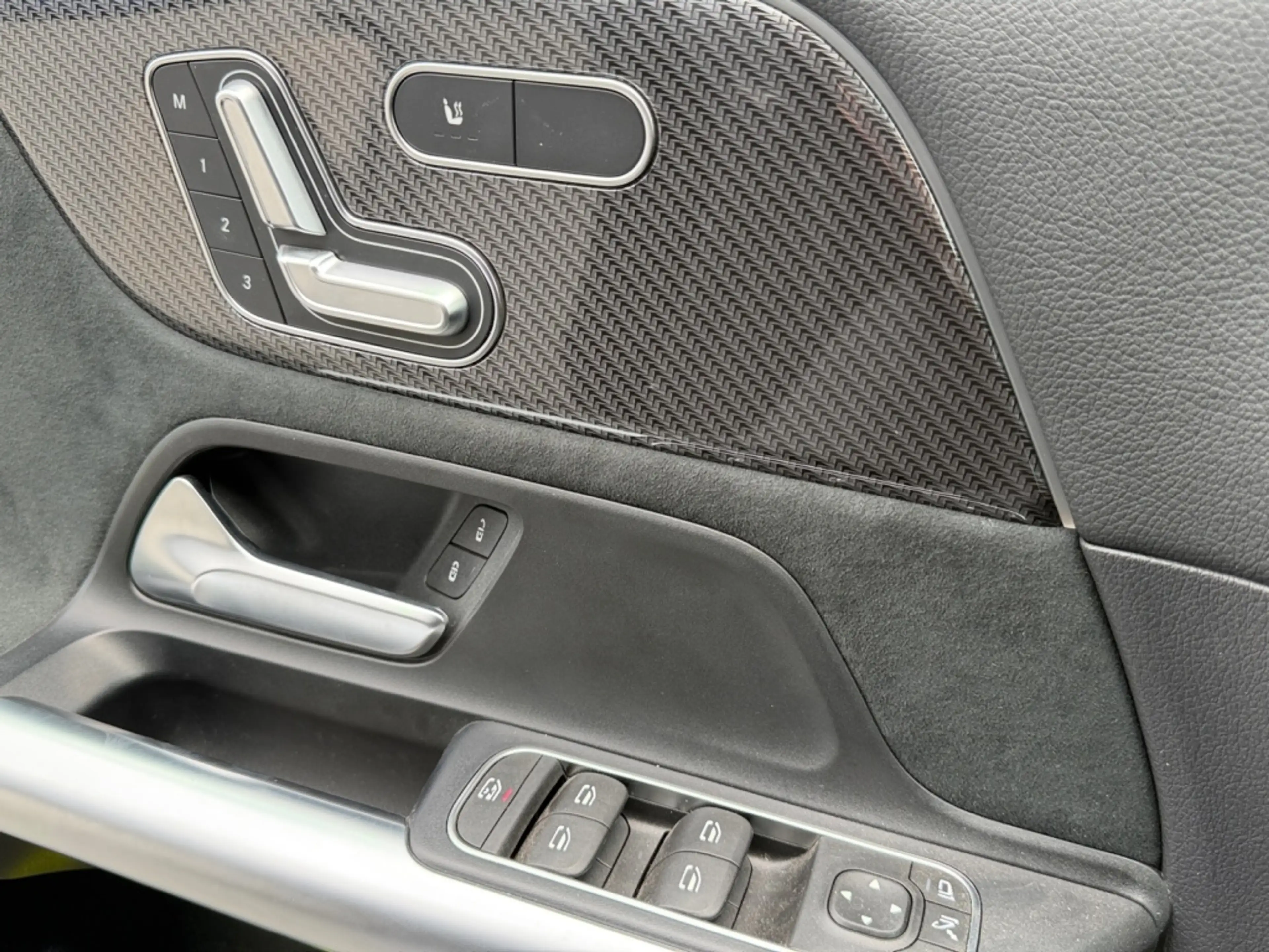 Mercedes-Benz GLA 200 d 4M AMG|MEMORY|MBUX|SHZ|TEMP|KAM|LED — photo 14