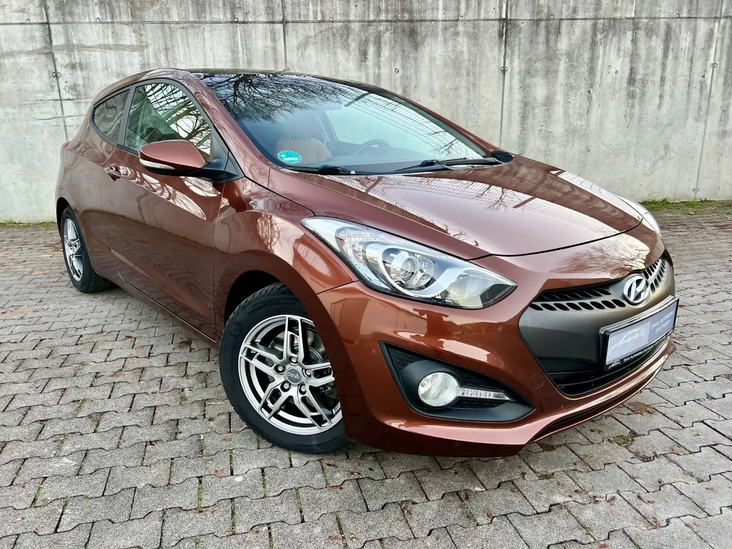 Hyundai i30 1.6 GDI Design 135 PS*Leder*Pano*PDC*2.Hand* Braun - 1