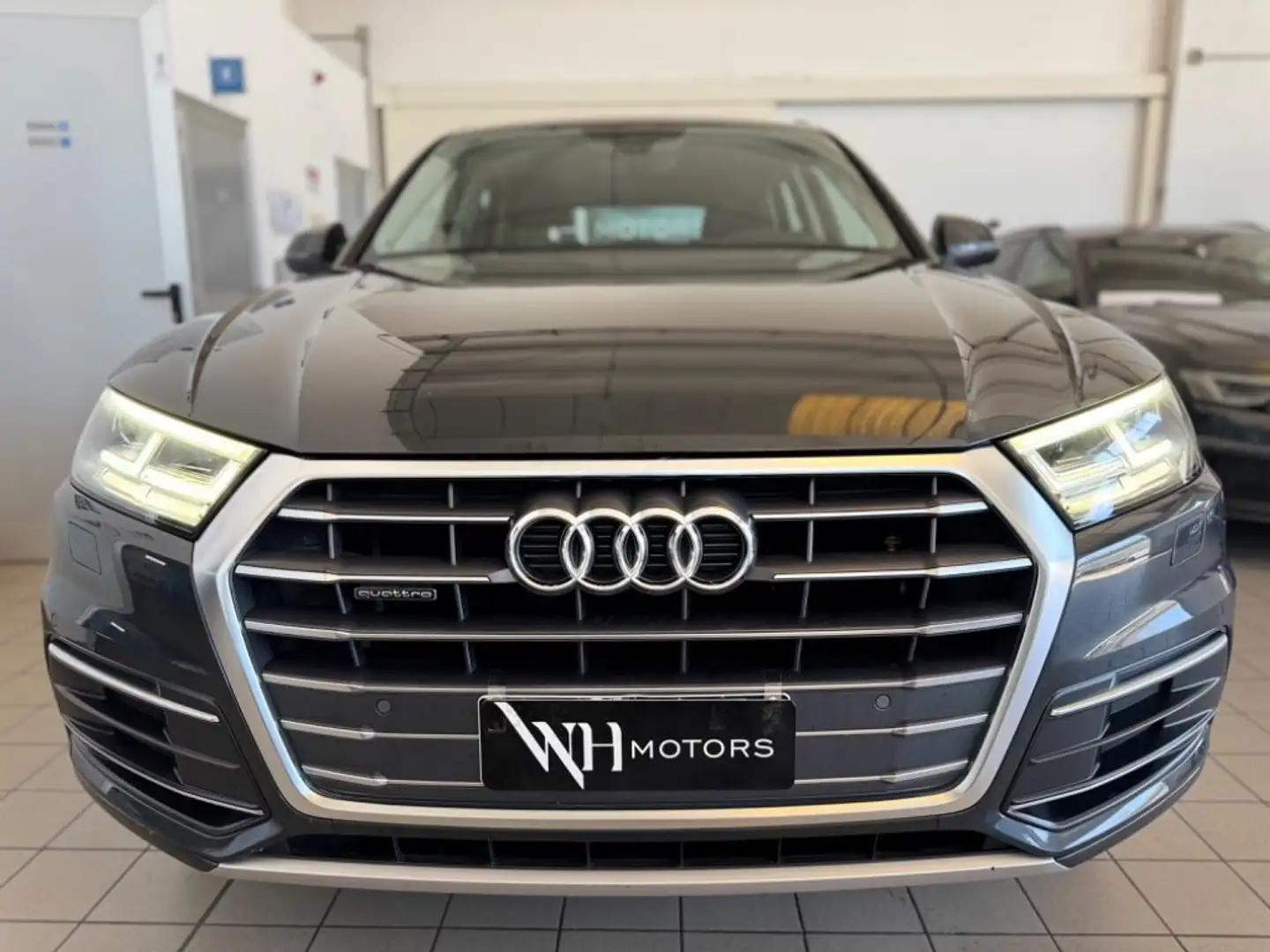 Audi Q5 2.0 TDI quattro S tronic //SERVICE// Gris - 2
