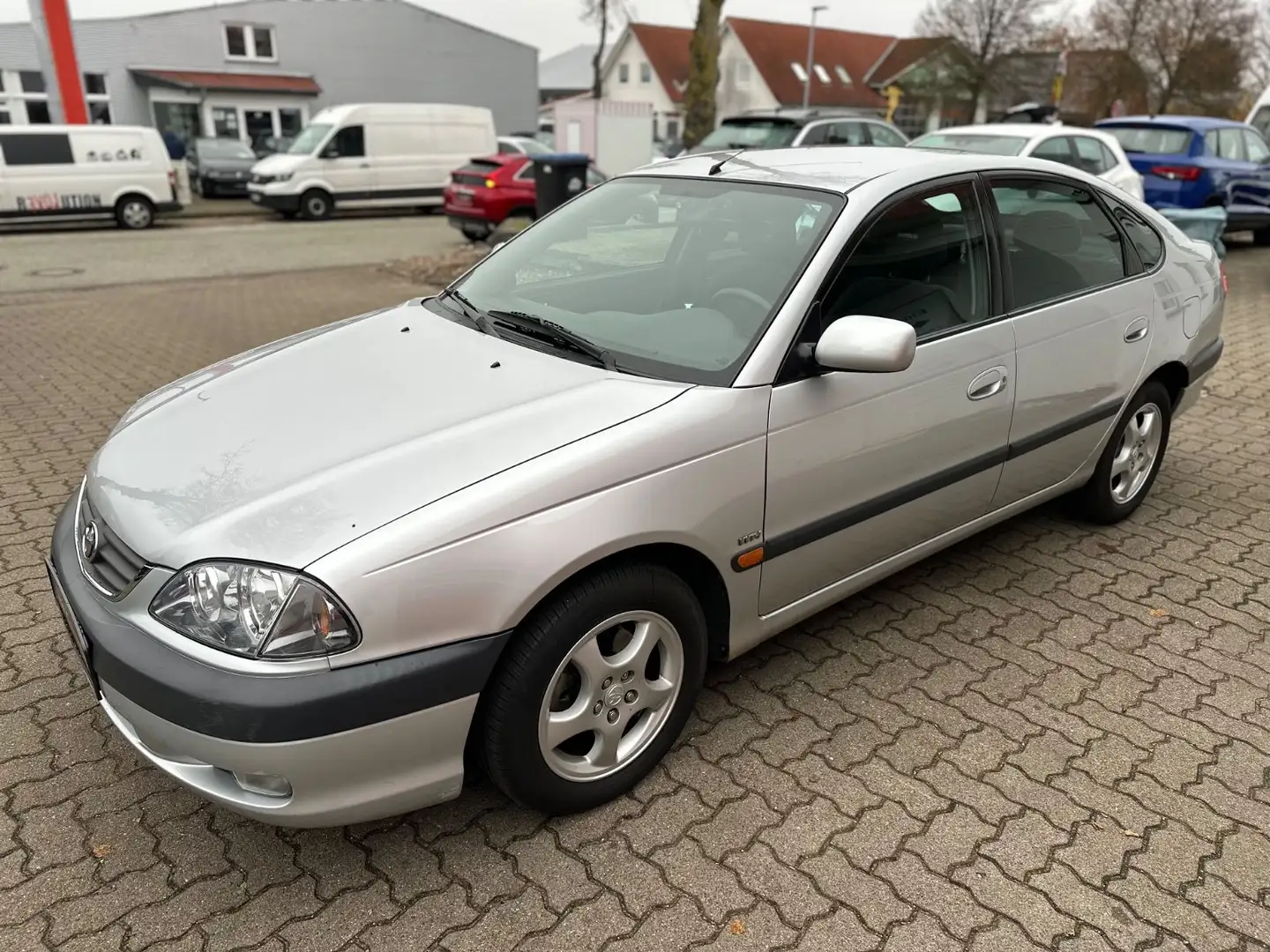 Toyota Avensis Sol 1.8-l-VVT-i Automatik/1HD/AHK/KLIMA Argent - 2