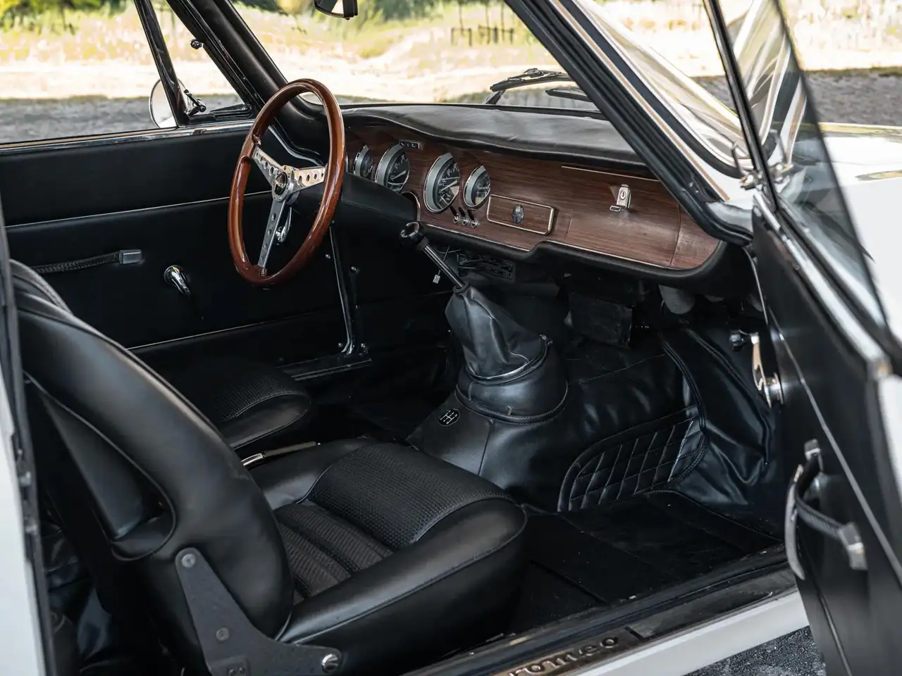 Alfa Romeo Giulia GTA 1300 Junior By Bertone, foto 5