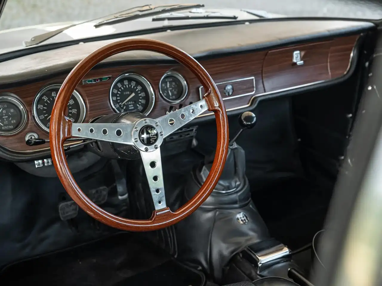 Alfa Romeo Giulia GTA 1300 Junior By Bertone, foto 4