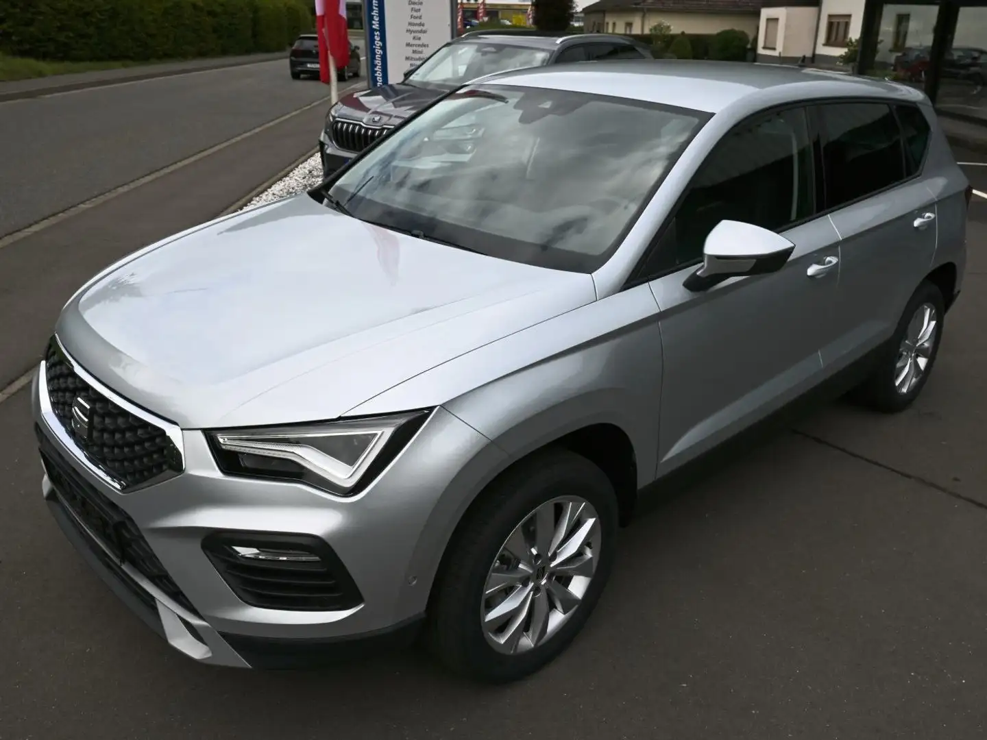 SEAT Ateca Style 1.5 TSI DSG ACC AHK LED NAVI PLA RFK WP Silber - 1