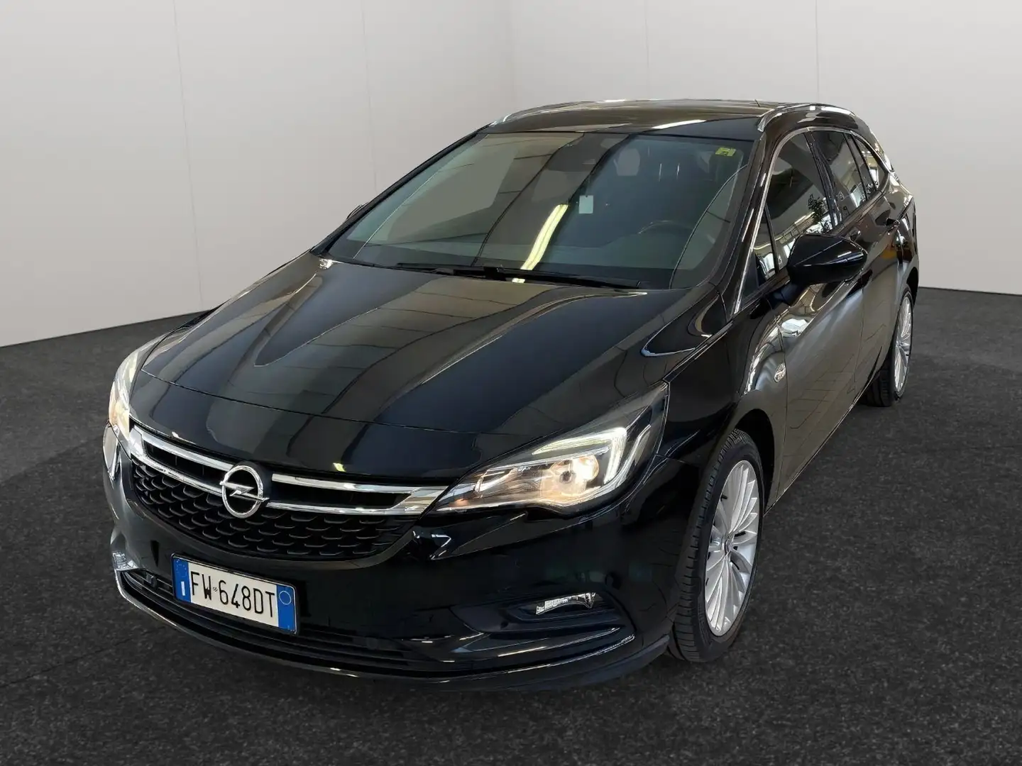 Opel Astra Sports Tourer 1.6 cdti Innovation 136cv *AUTO* Noir - 1