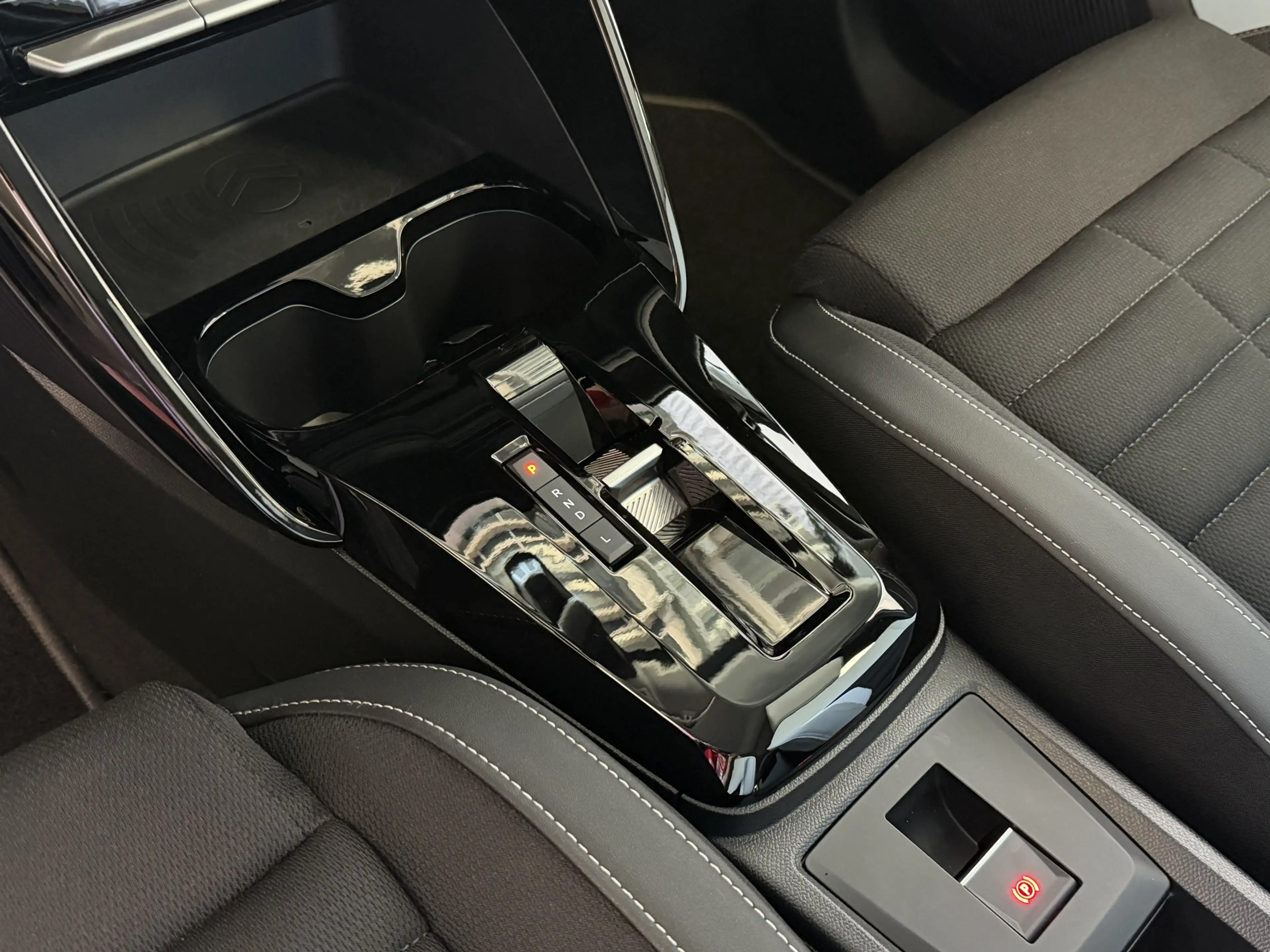 Citroen C3 Aircross Hybrid 145pk e-DCS6 MAX | Nieuwste model | Navi | — photo 14