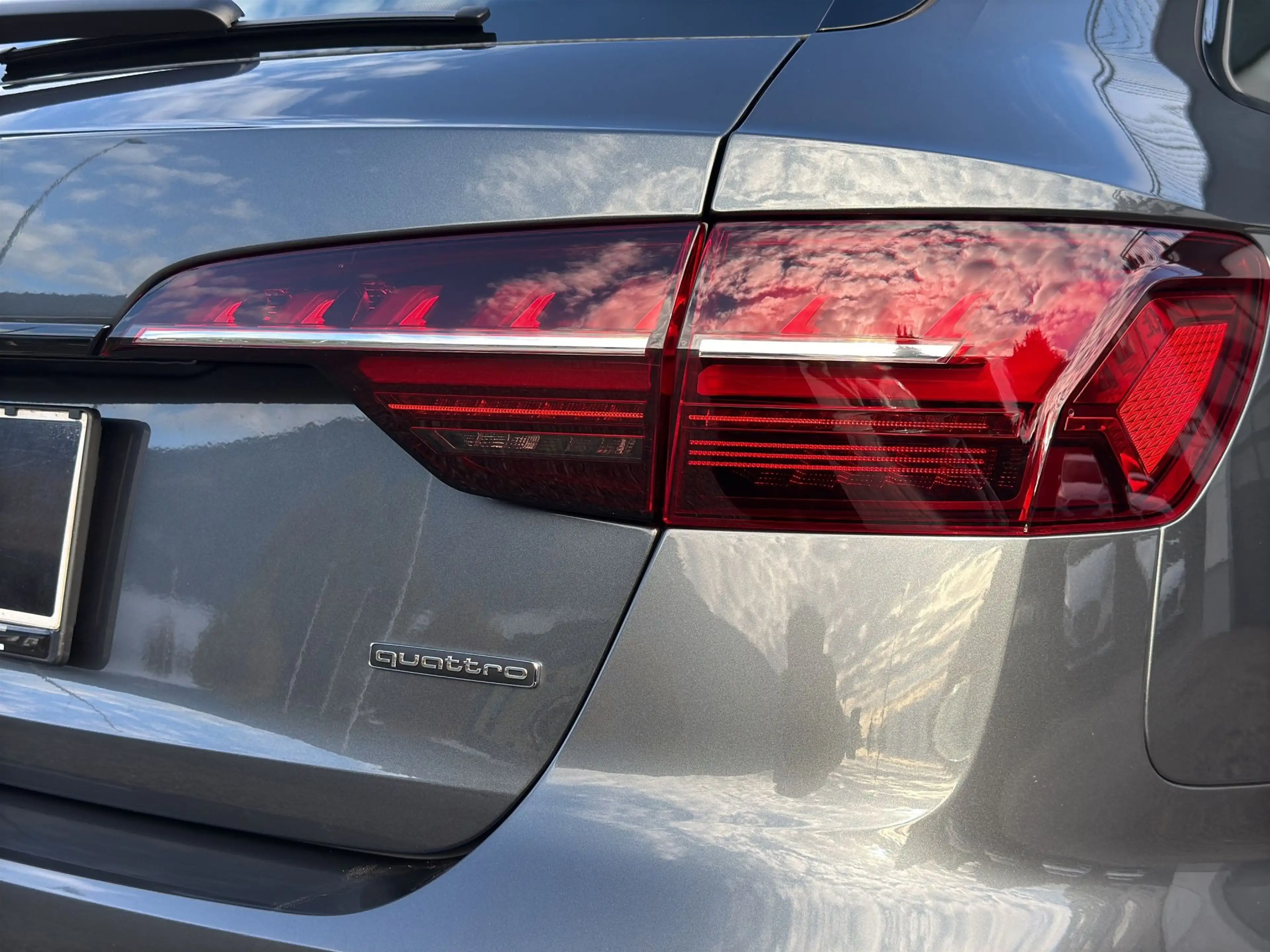 Audi A4 Avant 40 TFSI quattro S-line S-tronic Matrix-LED/ — photo 31