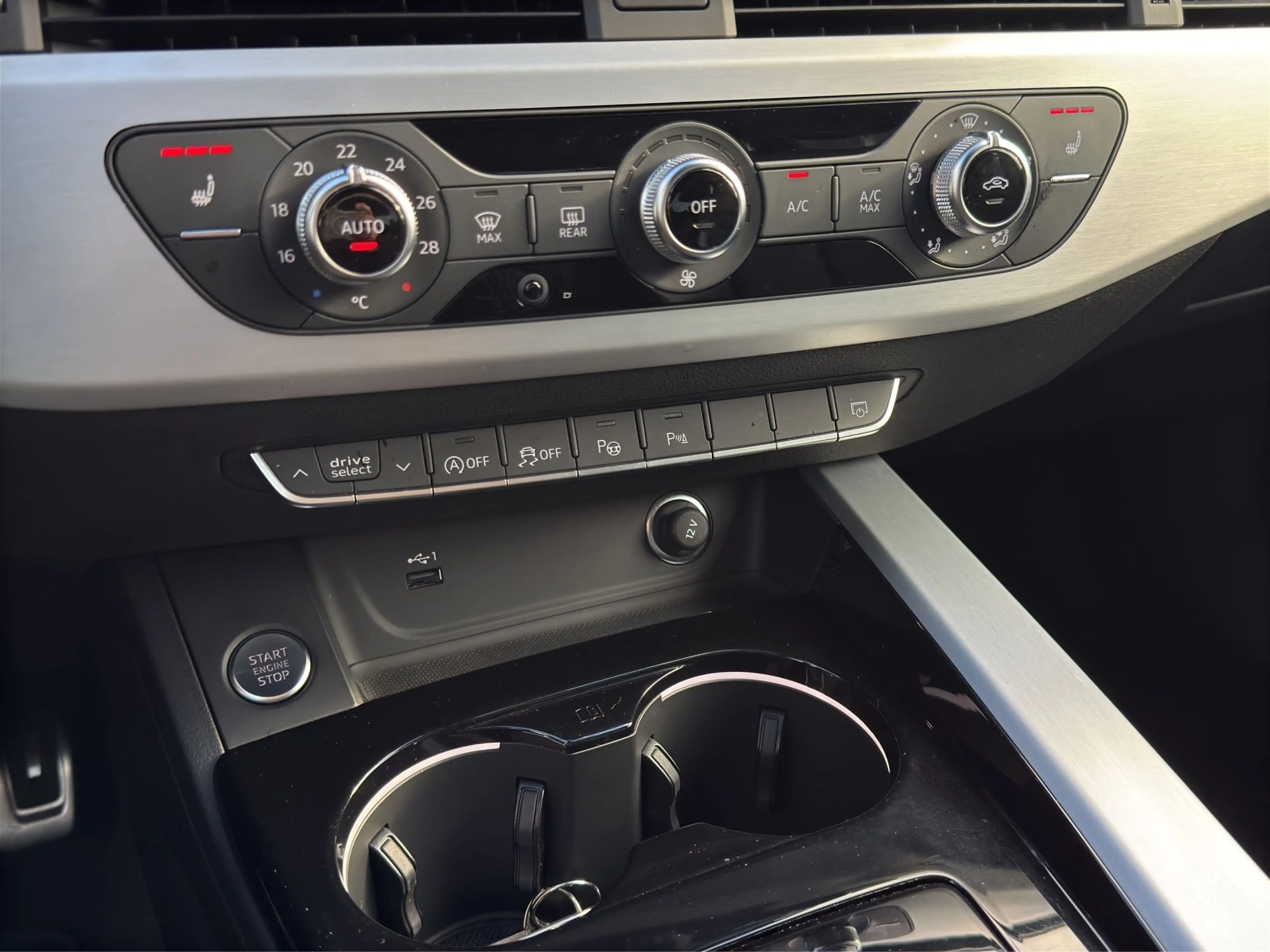 Audi A4 Avant 40 TFSI quattro S-line S-tronic Matrix-LED/ — photo 20