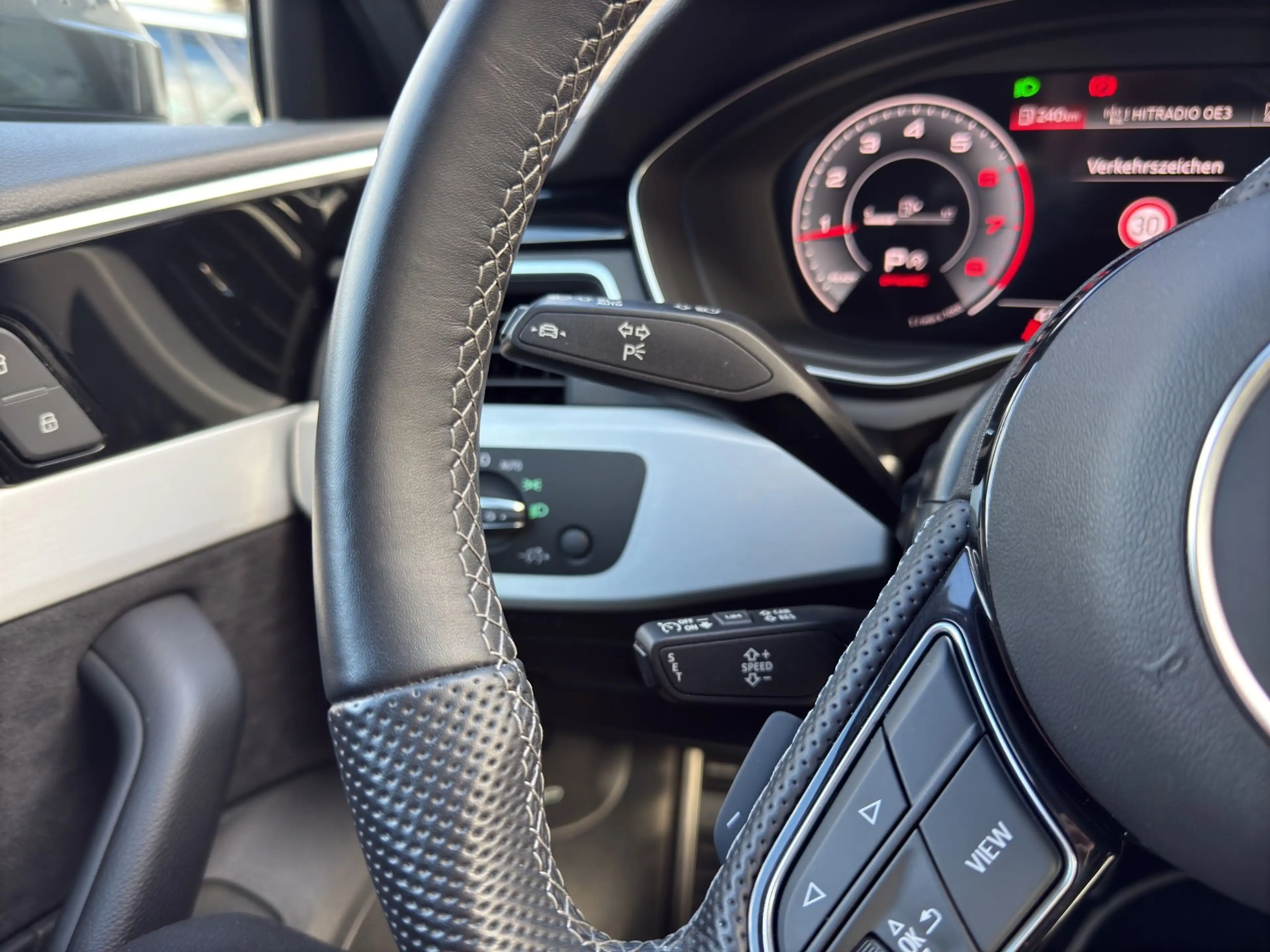Audi A4 Avant 40 TFSI quattro S-line S-tronic Matrix-LED/ — photo 26